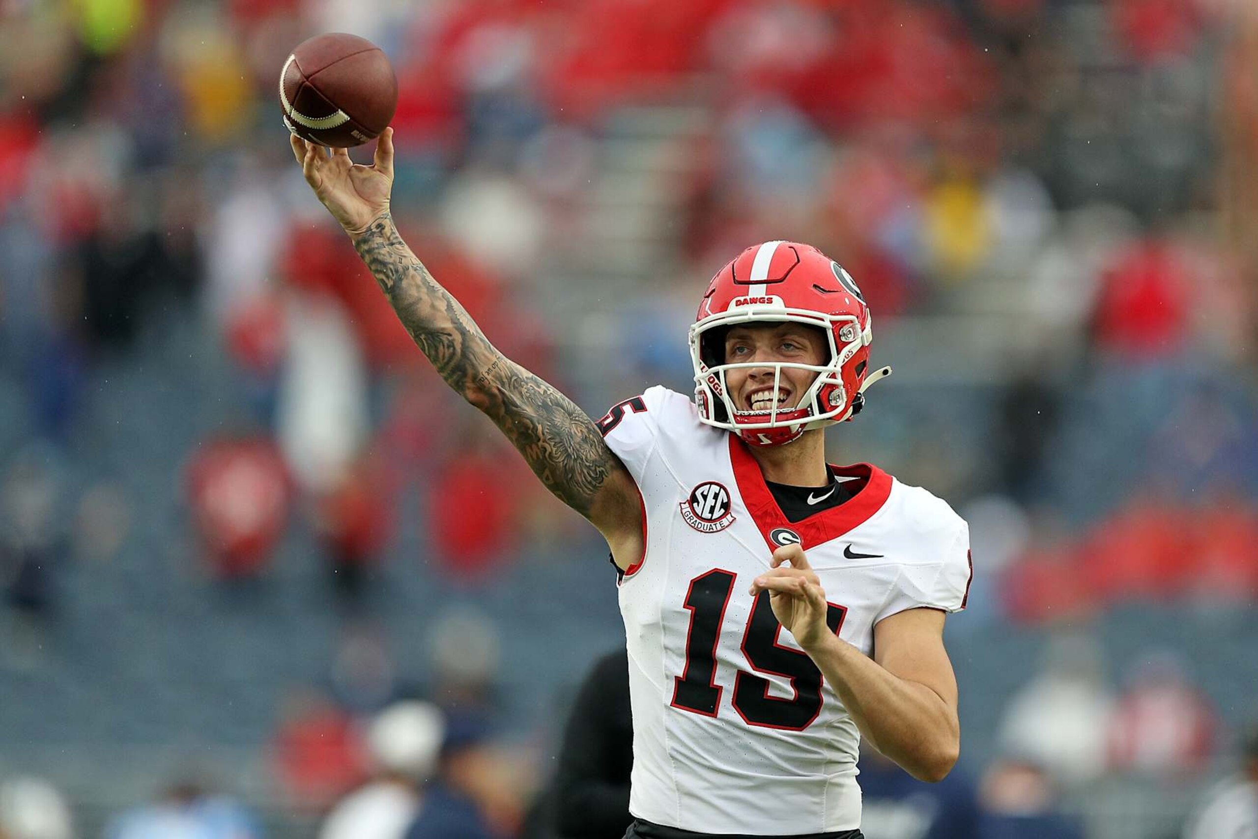 OXFORD, MISSISSIPPI - NOVEMBER 09: Carson Beck #15 of the Georgia Bulldogs warms up before the game against the Mississippi Rebels at Vaught-Hemingway Stadium on November 09, 2024 in Oxford, Mississippi. (Photo by Justin Ford/Getty Images)