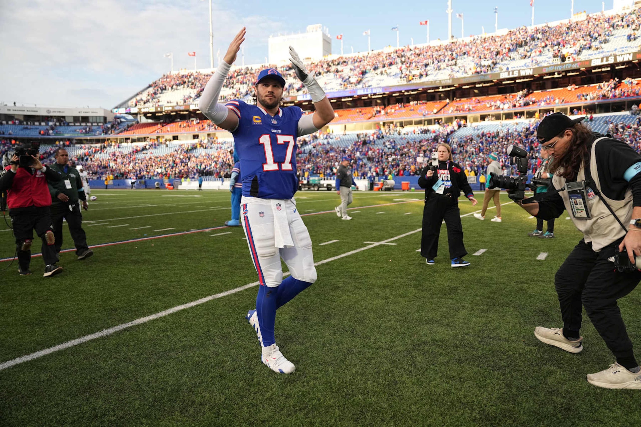 Football: Buffalo Bills Josh Allen (17) in action, waves to fans following game vs Miami Dolphins at Highmark Stadium.
Orchard Park, NY 11/3/2024 
CREDIT: Erick W. Rasco (Photo by Erick W. Rasco/Sports Illustrated via Getty Images) 
(Set Number: X164637 TK1)