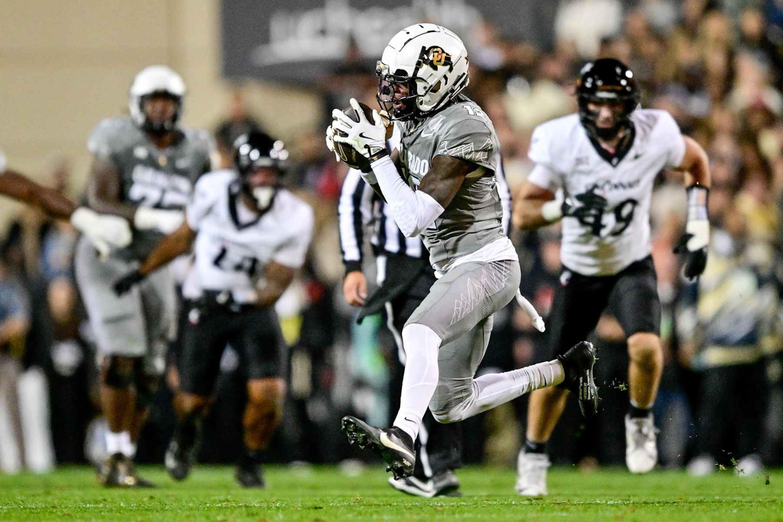 BOULDER, CO - OCTOBER 26:  Travis Hunter #12 of the Colorado Buffaloes catches a pass int he first quarter against the Cincinnati Bearcats at Folsom Field on October 26, 2024 in Boulder, Colorado. (Photo by Dustin Bradford/Getty Images)