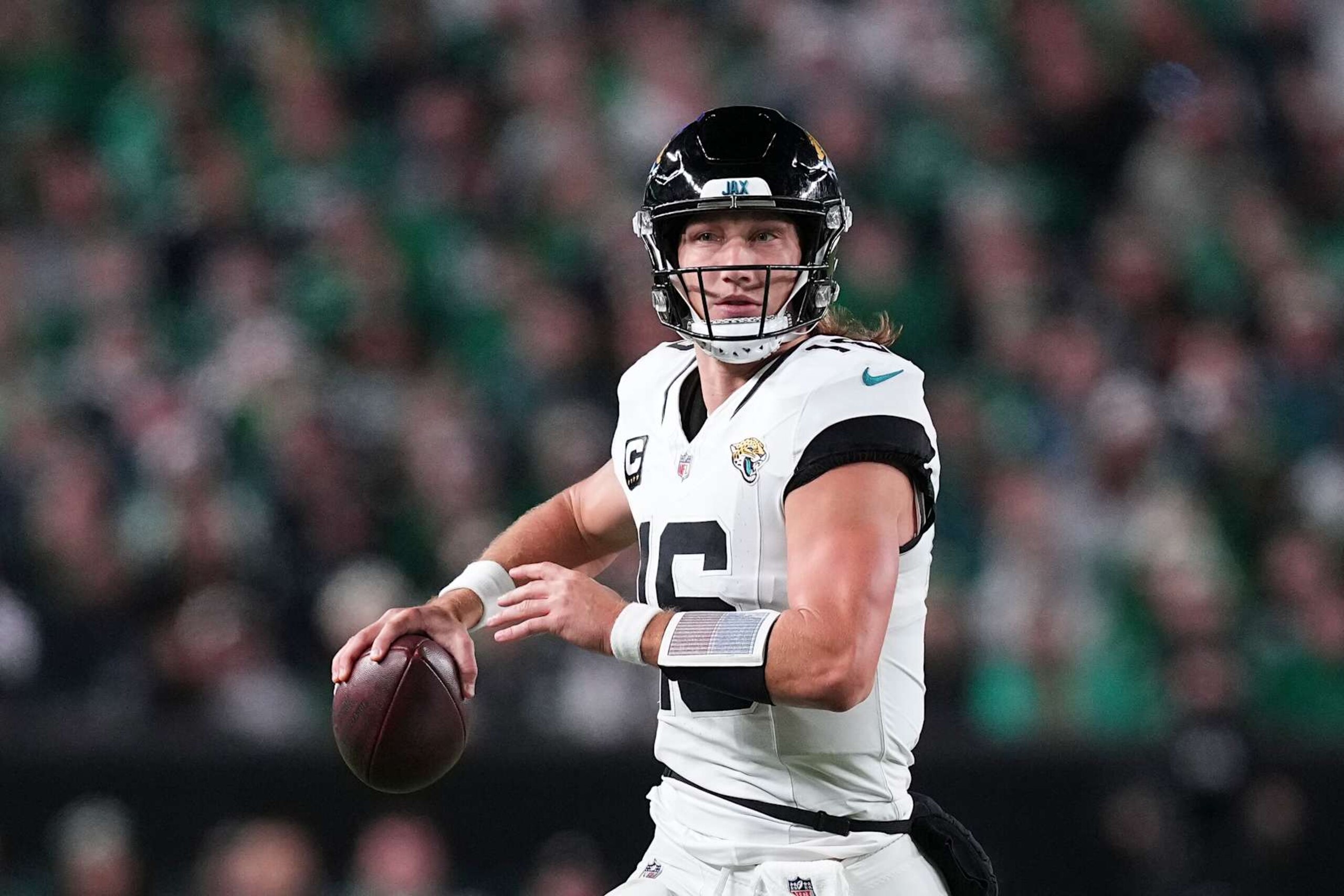 PHILADELPHIA, PENNSYLVANIA - NOVEMBER 3: Trevor Lawrence #16 of the Jacksonville Jaguars looks to pass the ball against the Philadelphia Eagles at Lincoln Financial Field on November 3, 2024 in Philadelphia, Pennsylvania. (Photo by Mitchell Leff/Getty Images)