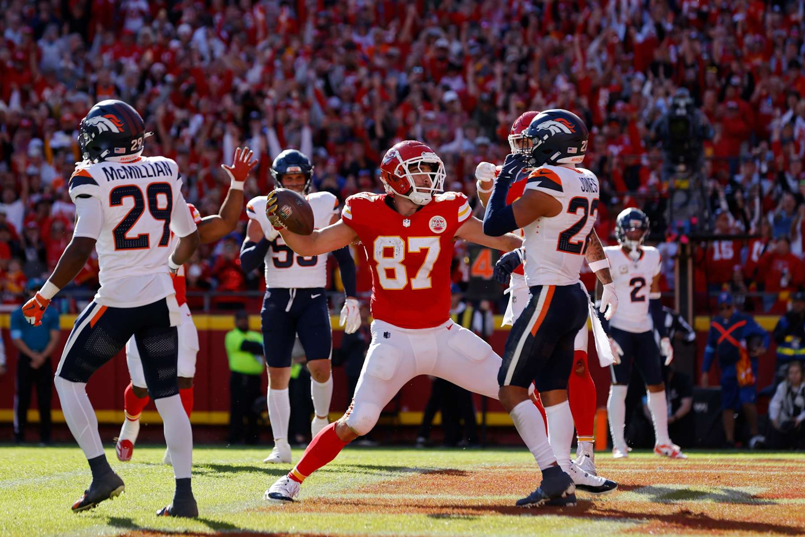 KANSAS CITY, MISSOURI - NOVEMBER 10: Travis Kelce #87 of the Kansas City Chiefs celebrates after a receiving touchdown in the second quarter of a game against the Denver Broncos at GEHA Field at Arrowhead Stadium on November 10, 2024 in Kansas City, Missouri. (Photo by David Eulitt/Getty Images)