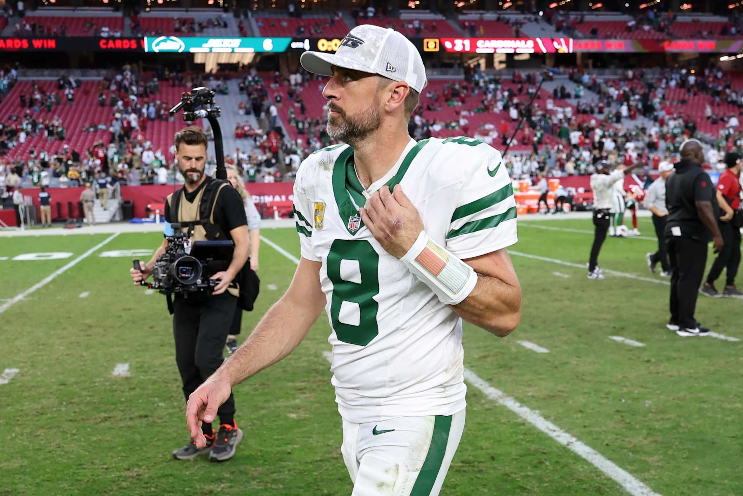 GLENDALE, ARIZONA - NOVEMBER 10: Aaron Rodgers #8 of the New York Jets walks off the field after losing to the Arizona Cardinals 31-6 at State Farm Stadium on November 10, 2024 in Glendale, Arizona. (Photo by Chris Coduto/Getty Images)