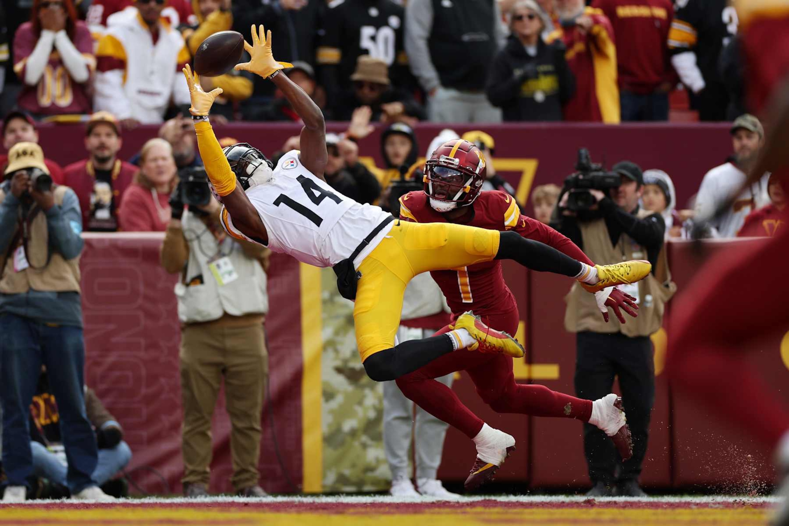 LANDOVER, MARYLAND - NOVEMBER 10: George Pickens #14 of the Pittsburgh Steelers catches a touchdown while defended by Noah Igbinoghene #1 of the Washington Commanders in the first quarter of a game at Northwest Stadium on November 10, 2024 in Landover, Maryland. (Photo by Patrick Smith/Getty Images)