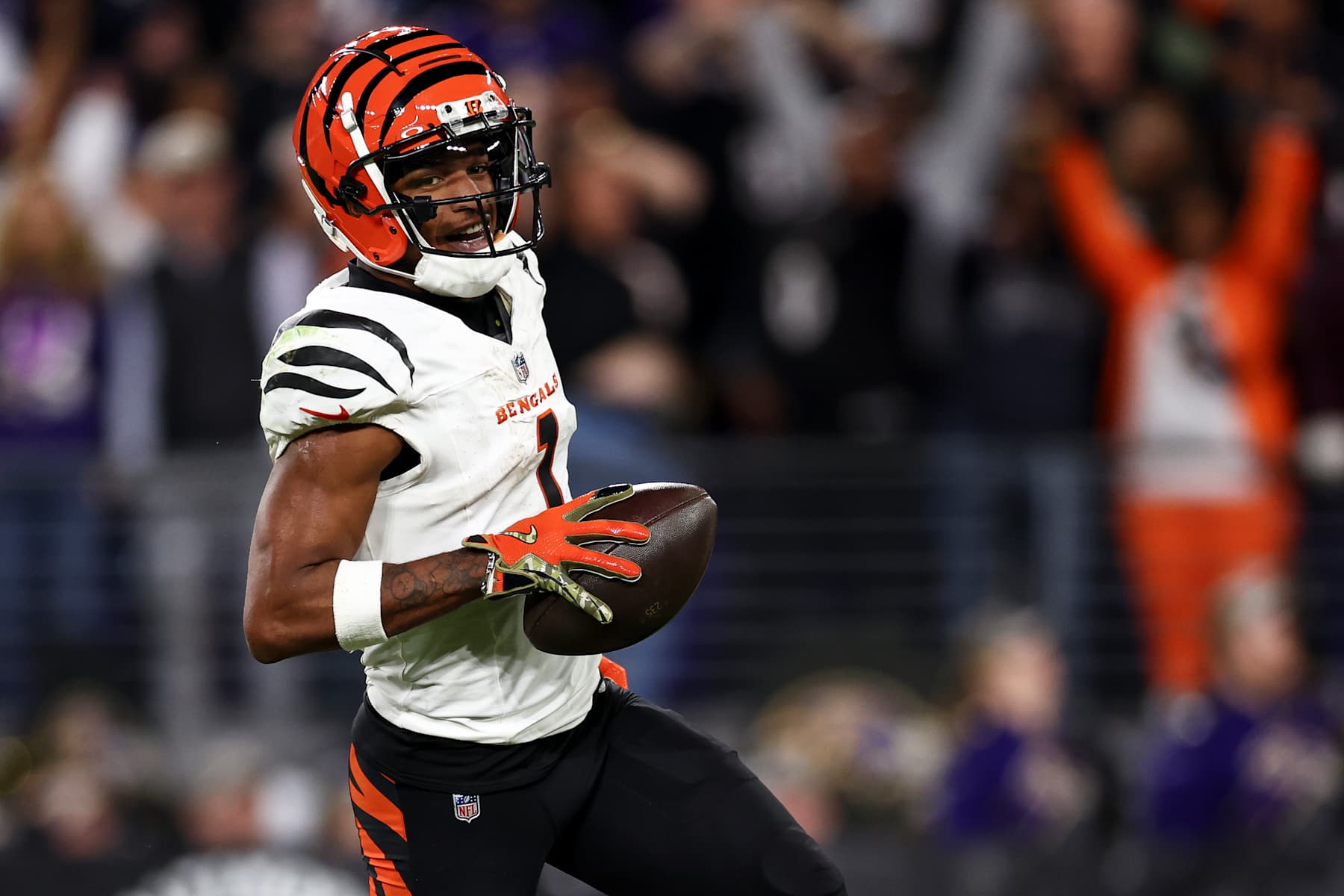 BALTIMORE, MARYLAND - NOVEMBER 7: Ja'Marr Chase #1 of the Cincinnati Bengals smiles while scoring a touchdown during an NFL football game against the Baltimore Ravens at M&T Bank Stadium on November 7, 2024 in Baltimore, Maryland. (Photo by Kevin Sabitus/Getty Images)