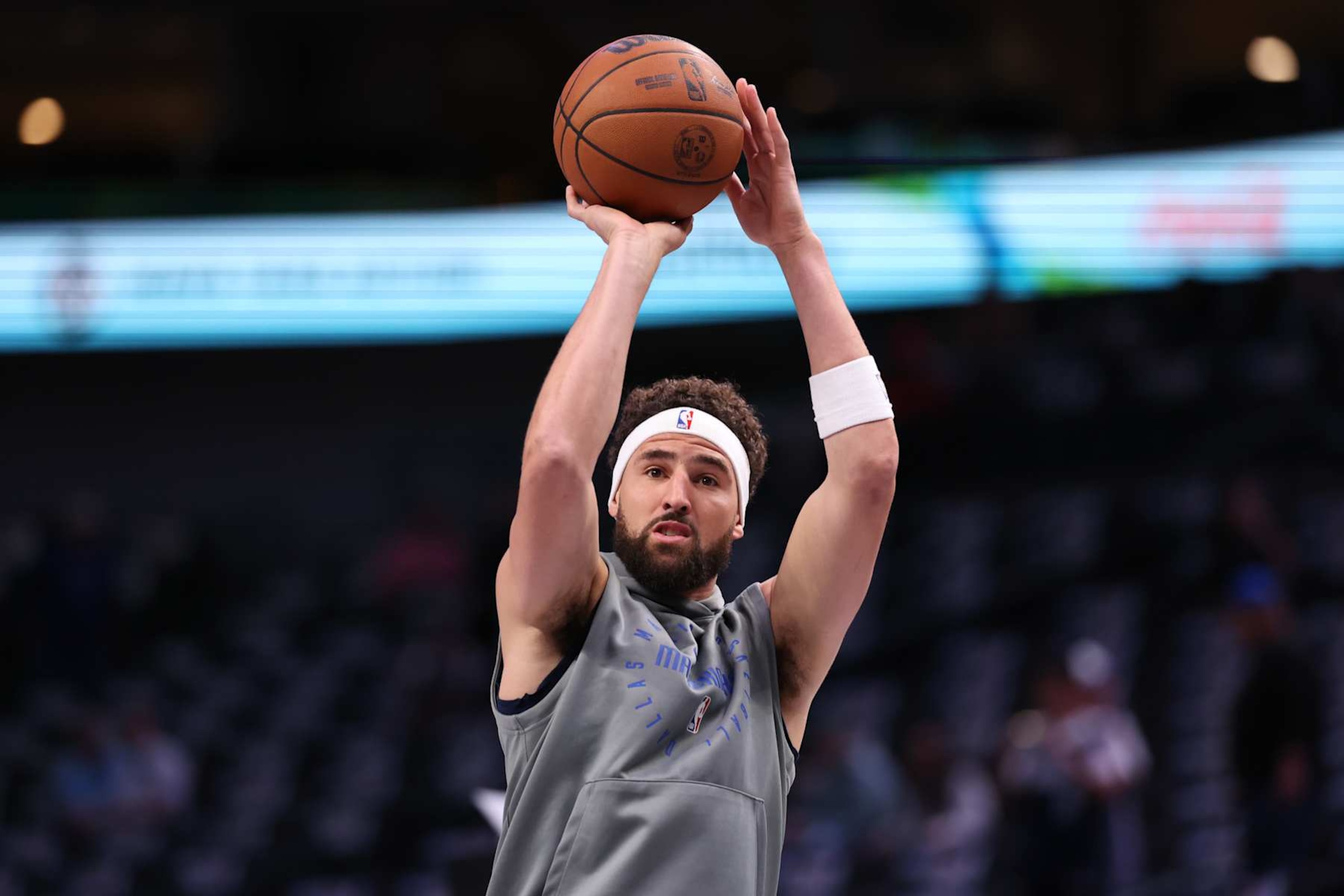 DALLAS, TEXAS - NOVEMBER 08: Klay Thompson #31 of the Dallas Mavericks warms up before the game against the Phoenix Suns at American Airlines Center on November 08, 2024 in Dallas, Texas. NOTE TO USER: User expressly acknowledges and agrees that, by downloading and or using this photograph, User is consenting to the terms and conditions of the Getty Images License Agreement. (Photo by Sam Hodde/Getty Images)