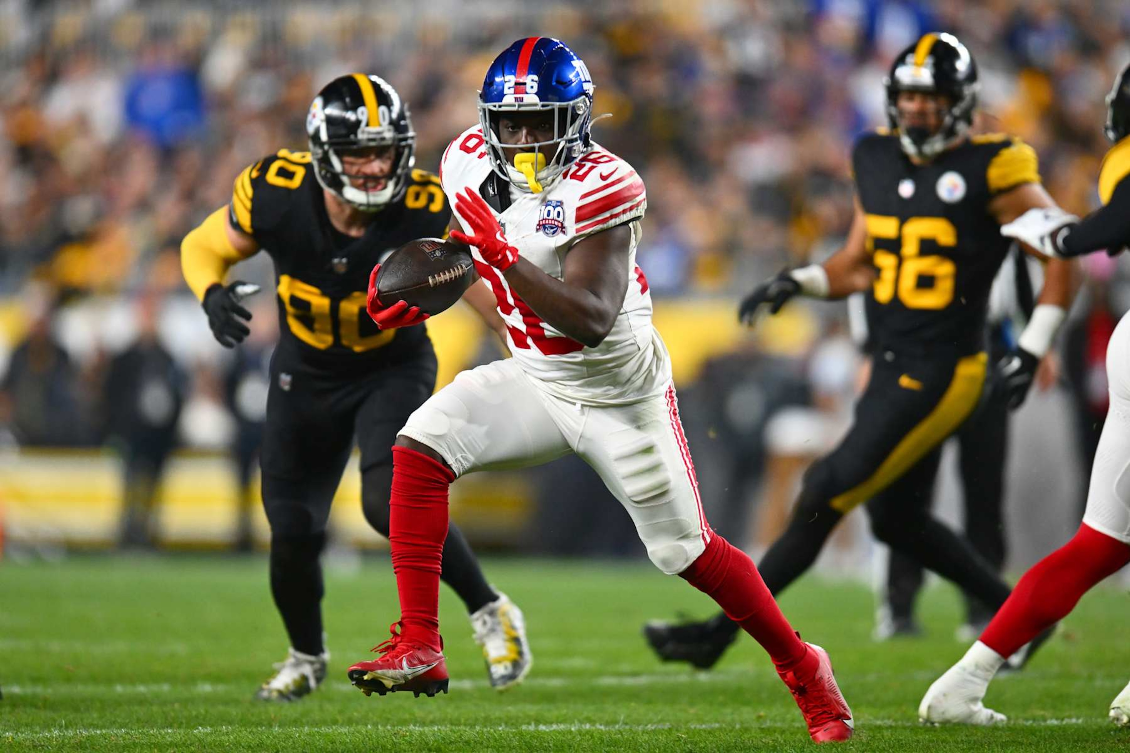 PITTSBURGH, PENNSYLVANIA - OCTOBER 28: Devin Singletary #26 of the New York Giants runs the ball during the second quarter against the Pittsburgh Steelers at Acrisure Stadium on October 28, 2024 in Pittsburgh, Pennsylvania. (Photo by Joe Sargent/Getty Images) PITTSBURGH, PENNSYLVANIA - OCTOBER 28: Devin Singletary #26 of the New York Giants runs the ball during the second quarter against the Pittsburgh Steelers at Acrisure Stadium on October 28, 2024 in Pittsburgh, Pennsylvania. (Photo by Joe Sargent/Getty Images)