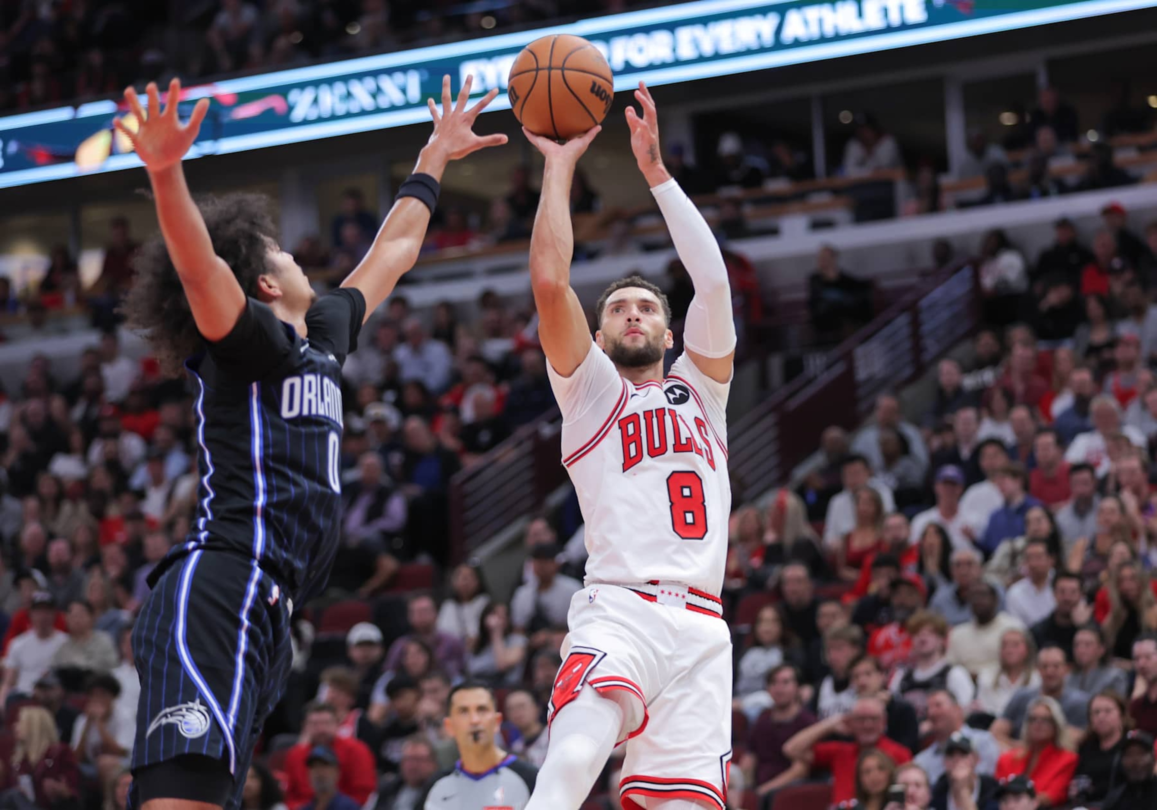 CHICAGO, IL - OCTOBER 30: Chicago Bulls guard Zach LaVine (8) shoots the ball during the second half against the Orlando Magic on October 30, 2024 at the United Center in Chicago, Illinois. (Photo by Melissa Tamez/Icon Sportswire via Getty Images) CHICAGO, IL - OCTOBER 30: Chicago Bulls guard Zach LaVine (8) shoots the ball during the second half against the Orlando Magic on October 30, 2024 at the United Center in Chicago, Illinois. (Photo by Melissa Tamez/Icon Sportswire via Getty Images)