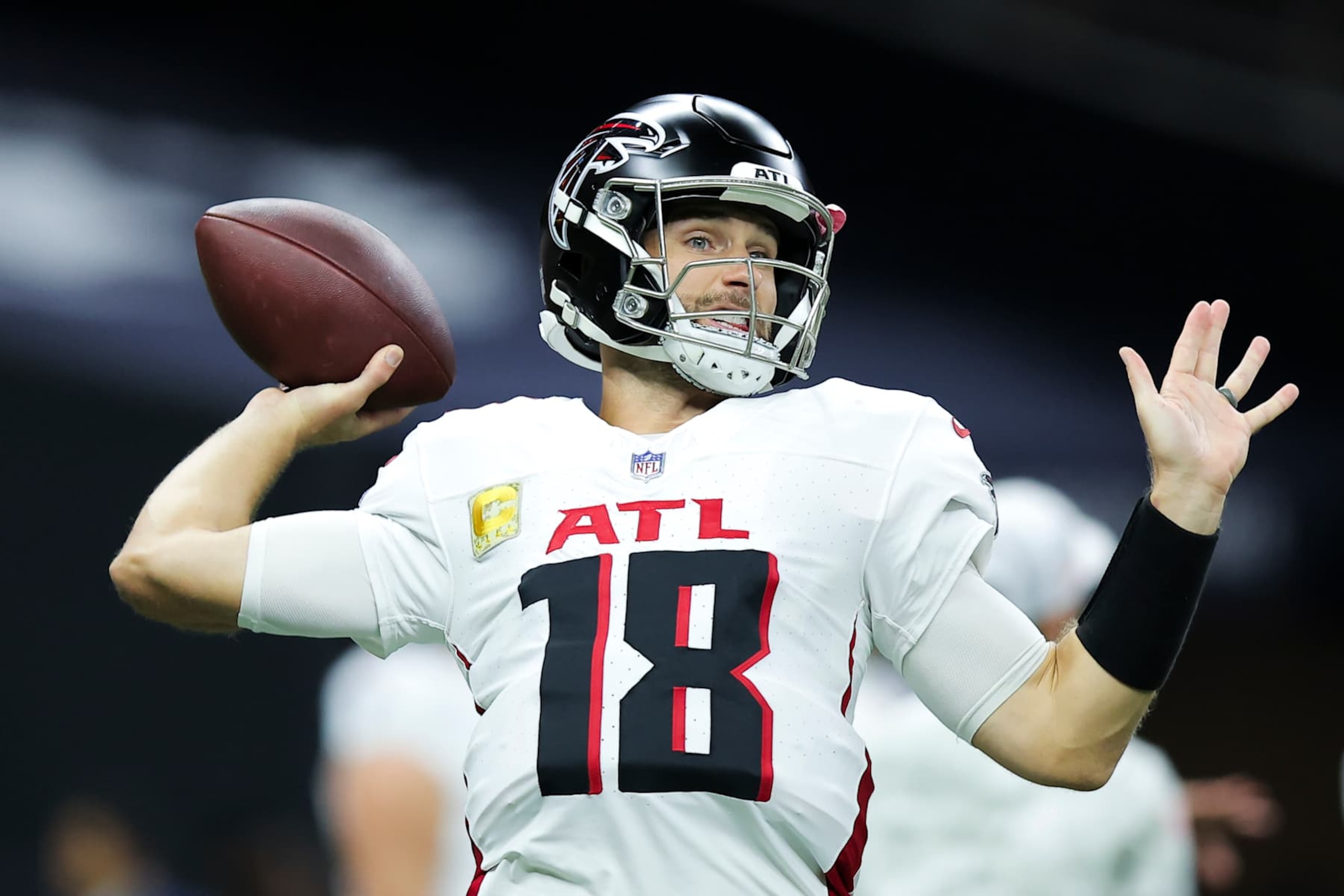 NEW ORLEANS, LOUISIANA - NOVEMBER 10: Kirk Cousins #18 of the Atlanta Falcons warms up prior to the game against the New Orleans Saints at Caesars Superdome on November 10, 2024 in New Orleans, Louisiana. (Photo by Jonathan Bachman/Getty Images)