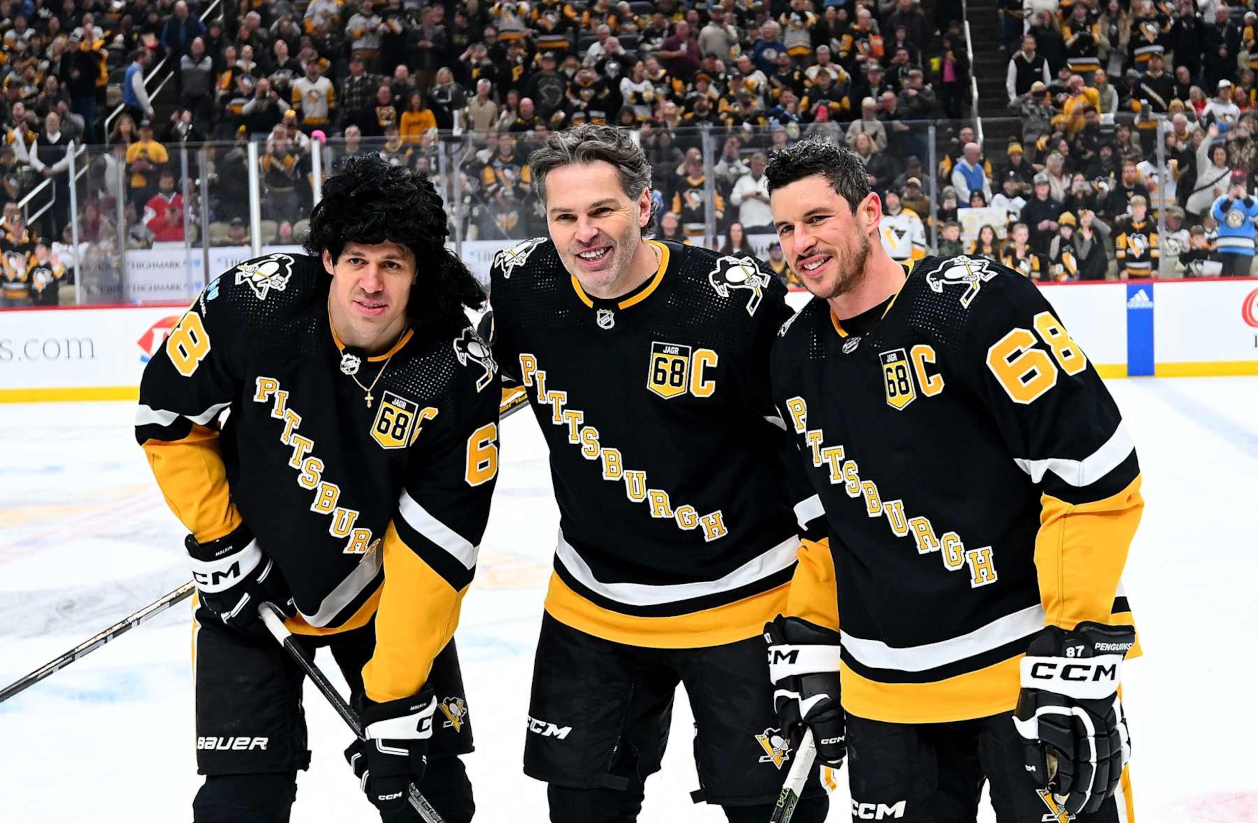 Former Pittsburgh Penguins great Jaromir Jagr (center) poses with current Penguins stars Evgeni Malkin (left) and Sidney Crosby. Former Pittsburgh Penguins great Jaromir Jagr (center) poses with current Penguins stars Evgeni Malkin (left) and Sidney Crosby.