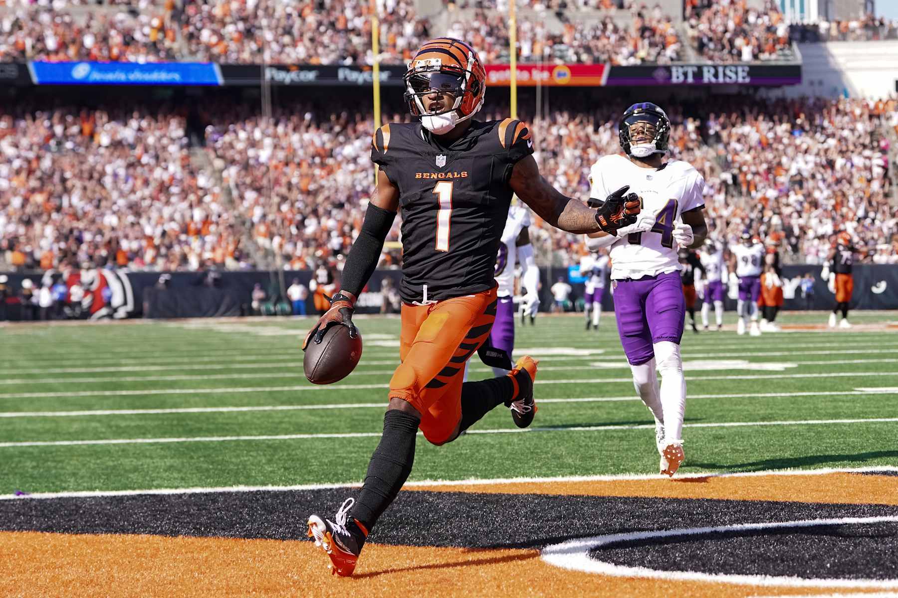CINCINNATI, OHIO - OCTOBER 06: Ja'Marr Chase #1 of the Cincinnati Bengals scores a touchdown in the second quarter against the Baltimore Ravens at Paycor Stadium on October 06, 2024 in Cincinnati, Ohio. (Photo by Dylan Buell/Getty Images)