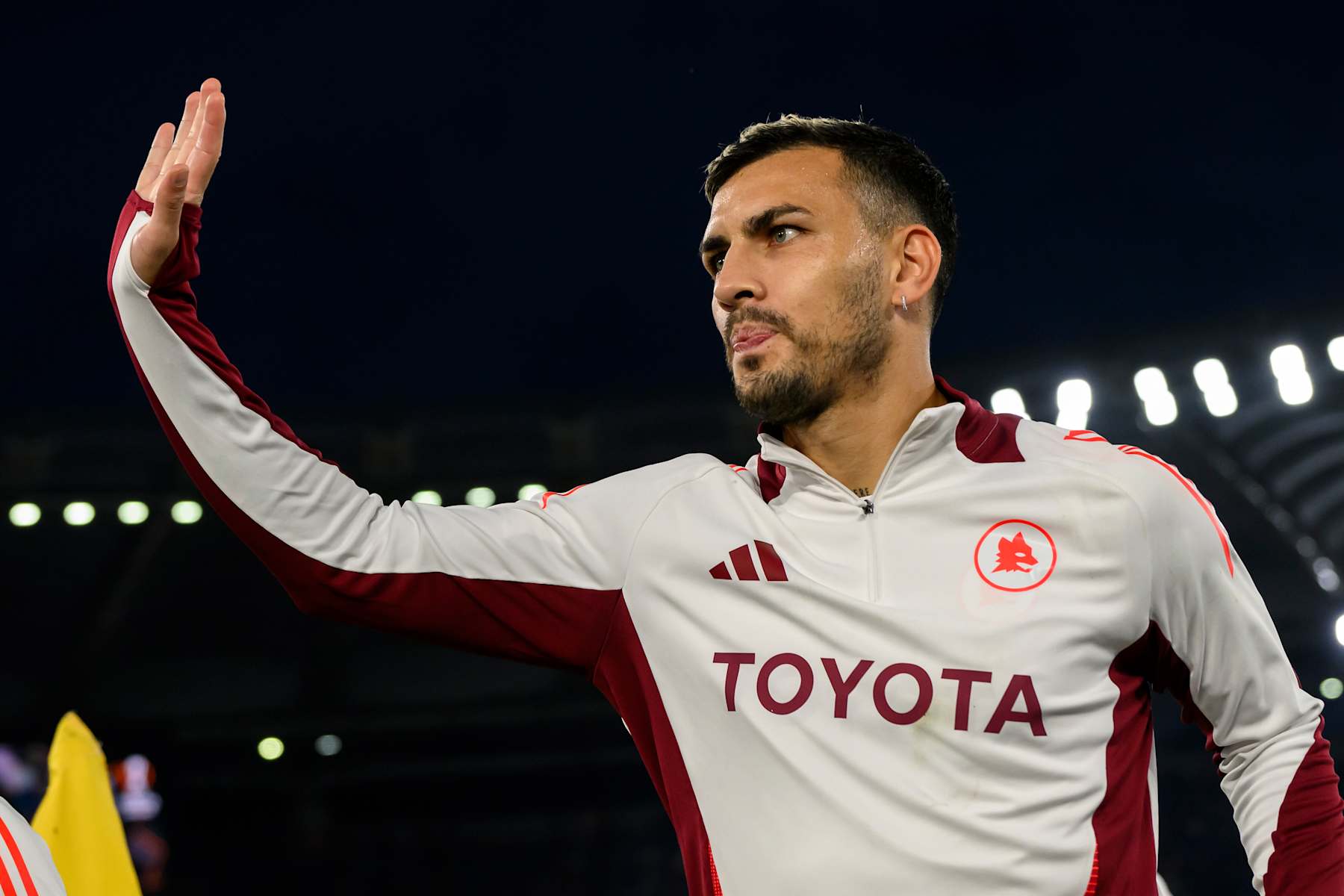 OLIMPICO STADIUM, ROME, ITALY - 2024/10/24: Leandro Paredes of AS Roma waves during the warm up during the Europa League football match between AS Roma and Dynamo Kyiv. Roma won 1-0 over Dynamo Kyiv. (Photo by Andrea Staccioli/Insidefoto/LightRocket via Getty Images)