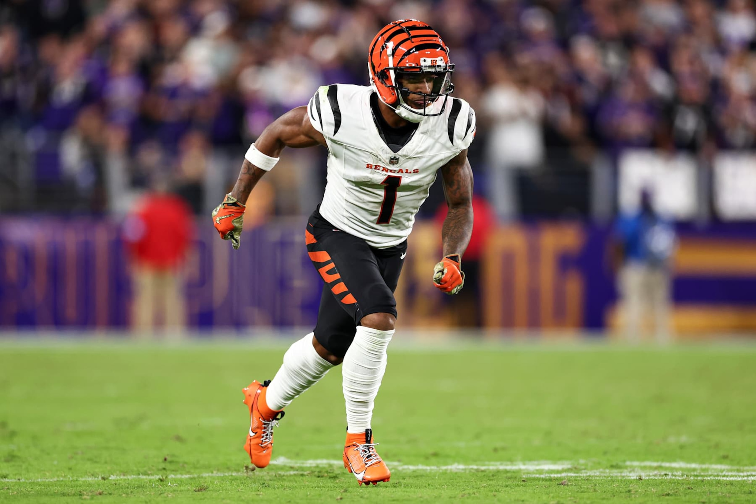 BALTIMORE, MARYLAND - NOVEMBER 7: Ja'Marr Chase #1 of the Cincinnati Bengals runs downfield during an NFL football game against the Baltimore Ravens at M&T Bank Stadium on November 7, 2024 in Baltimore, Maryland. (Photo by Kevin Sabitus/Getty Images) BALTIMORE, MARYLAND - NOVEMBER 7: Ja'Marr Chase #1 of the Cincinnati Bengals runs downfield during an NFL football game against the Baltimore Ravens at M&T Bank Stadium on November 7, 2024 in Baltimore, Maryland. (Photo by Kevin Sabitus/Getty Images)