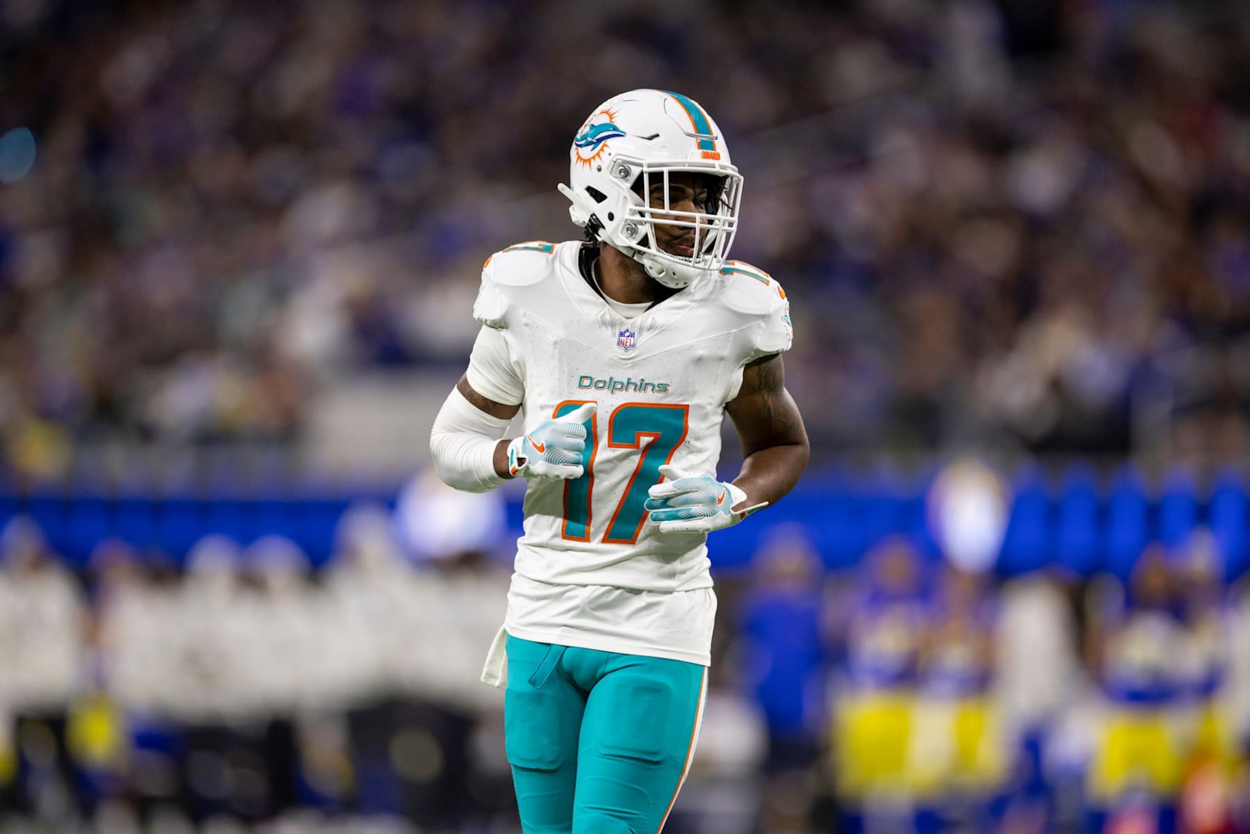 INGLEWOOD, CALIFORNIA - NOVEMBER 11: Jaylen Waddle #17 of the Miami Dolphins runs during an NFL Football game against the Los Angeles Rams at SoFi Stadium on November 11, 2024 in Inglewood, California. (Photo by Michael Owens/Getty Images) INGLEWOOD, CALIFORNIA - NOVEMBER 11: Jaylen Waddle #17 of the Miami Dolphins runs during an NFL Football game against the Los Angeles Rams at SoFi Stadium on November 11, 2024 in Inglewood, California. (Photo by Michael Owens/Getty Images)