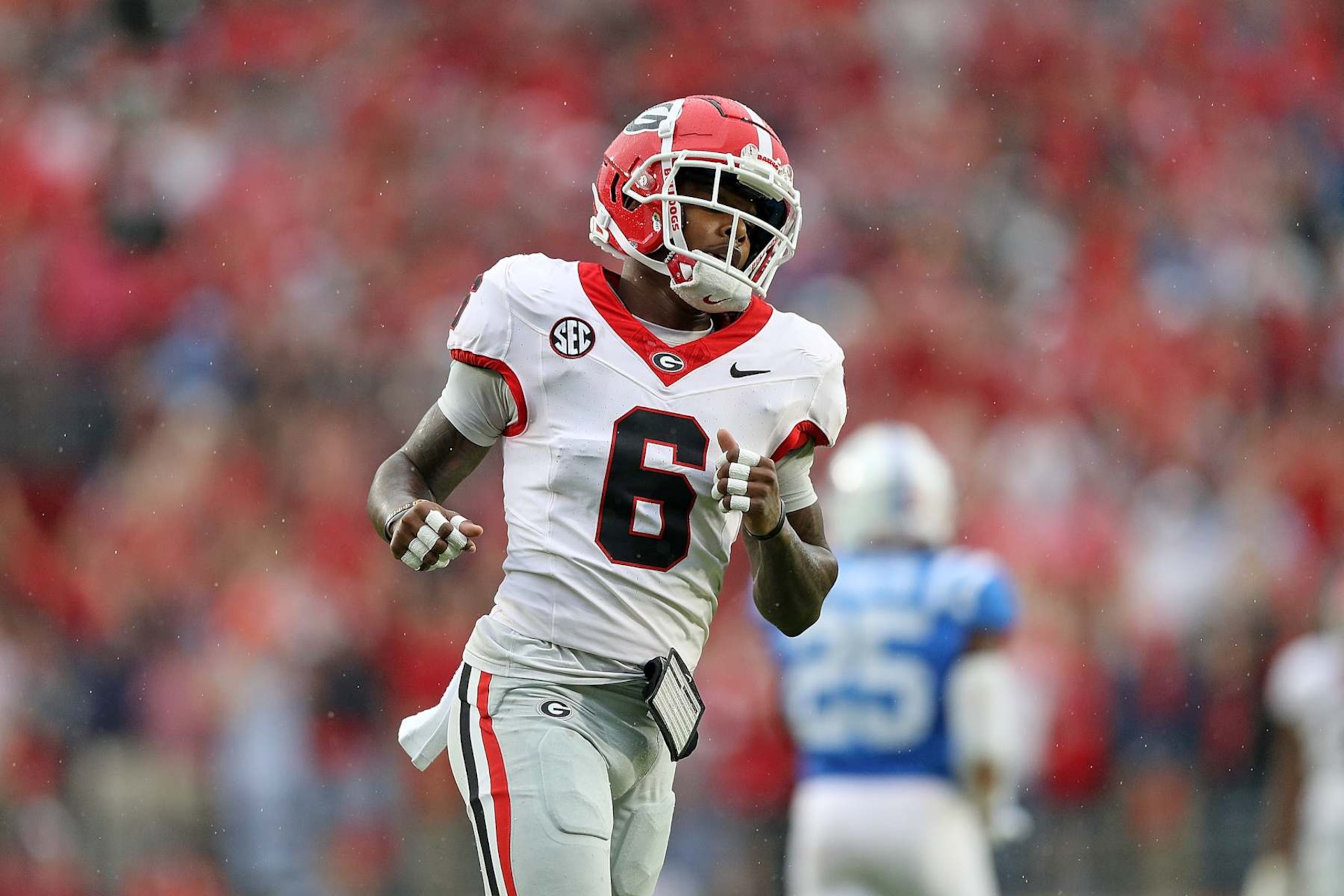 OXFORD, MISSISSIPPI - NOVEMBER 09: Dominic Lovett #6 of the Georgia Bulldogs during the game against the Mississippi Rebels at Vaught-Hemingway Stadium on November 09, 2024 in Oxford, Mississippi. (Photo by Justin Ford/Getty Images) OXFORD, MISSISSIPPI - NOVEMBER 09: Dominic Lovett #6 of the Georgia Bulldogs during the game against the Mississippi Rebels at Vaught-Hemingway Stadium on November 09, 2024 in Oxford, Mississippi. (Photo by Justin Ford/Getty Images)