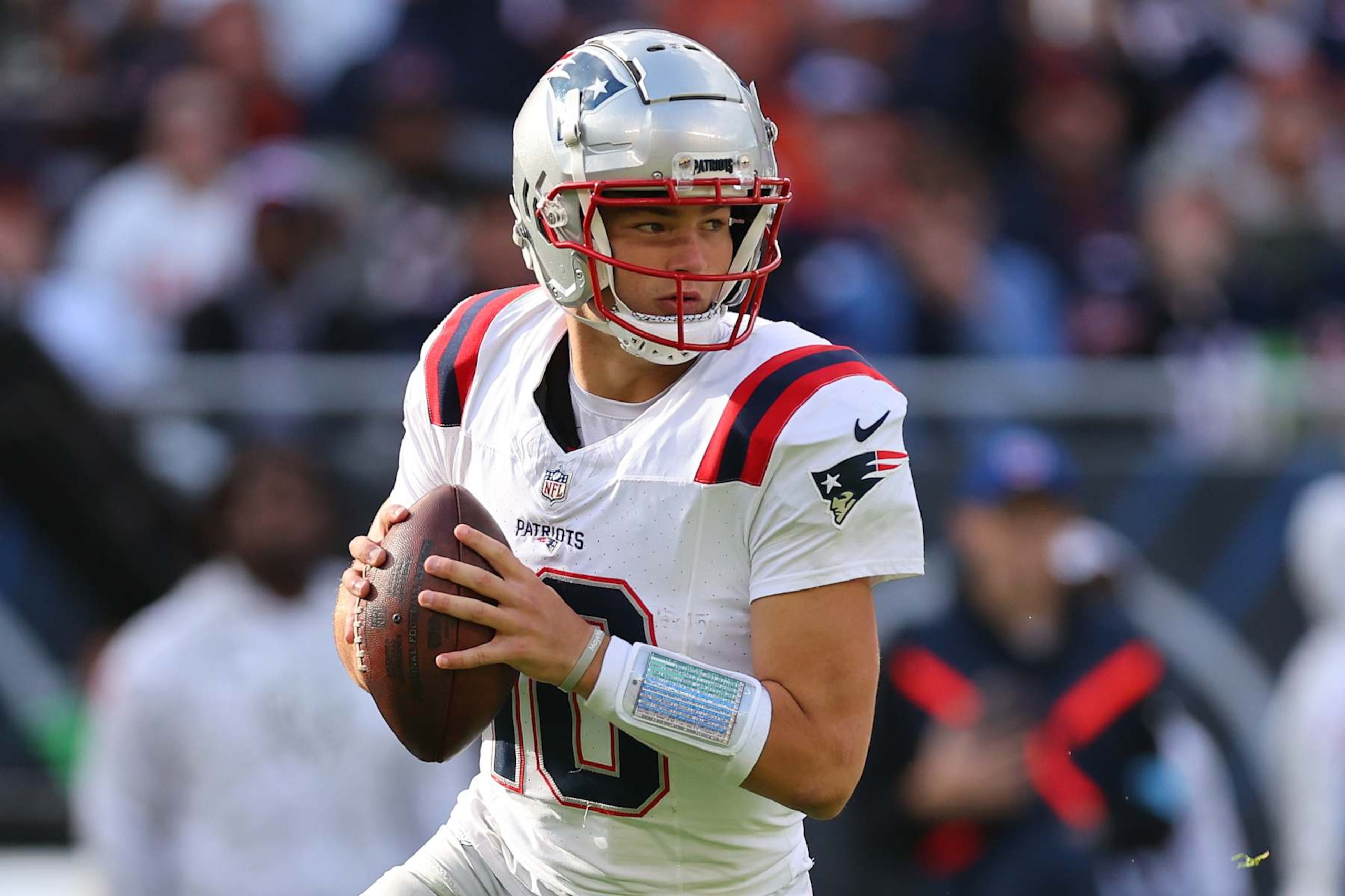 CHICAGO, ILLINOIS - NOVEMBER 10: Drake Maye #10 of the New England Patriots looks to pass against the Chicago Bears at Soldier Field on November 10, 2024 in Chicago, Illinois. (Photo by Michael Reaves/Getty Images)