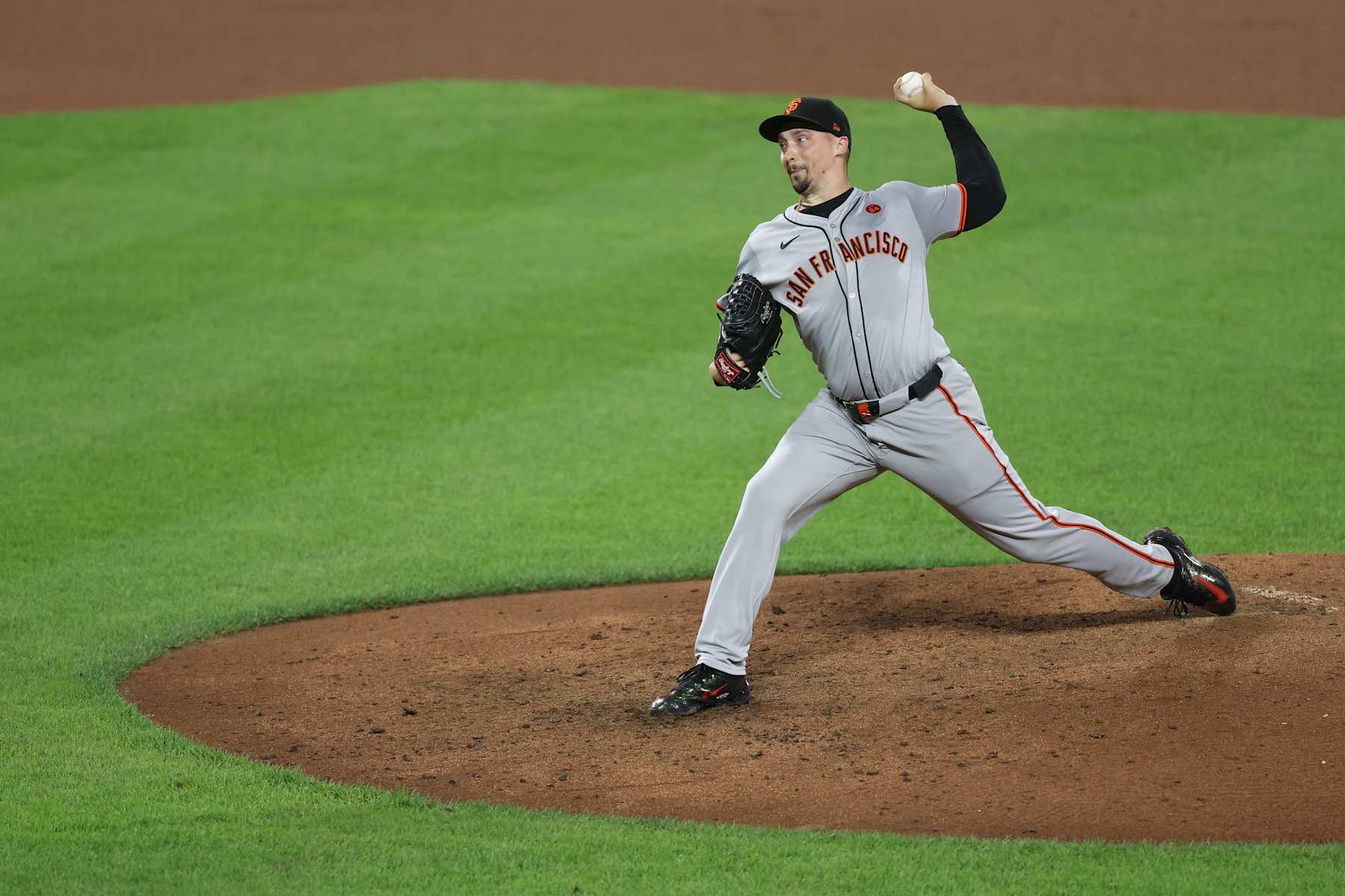 BALTIMORE, MARYLAND - SEPTEMBER 17: Blake Snell #7 of the San Francisco Giants pitches against the Baltimore Orioles at Oriole Park at Camden Yards on September 17, 2024 in Baltimore, Maryland. (Photo by Patrick Smith/Getty Images)