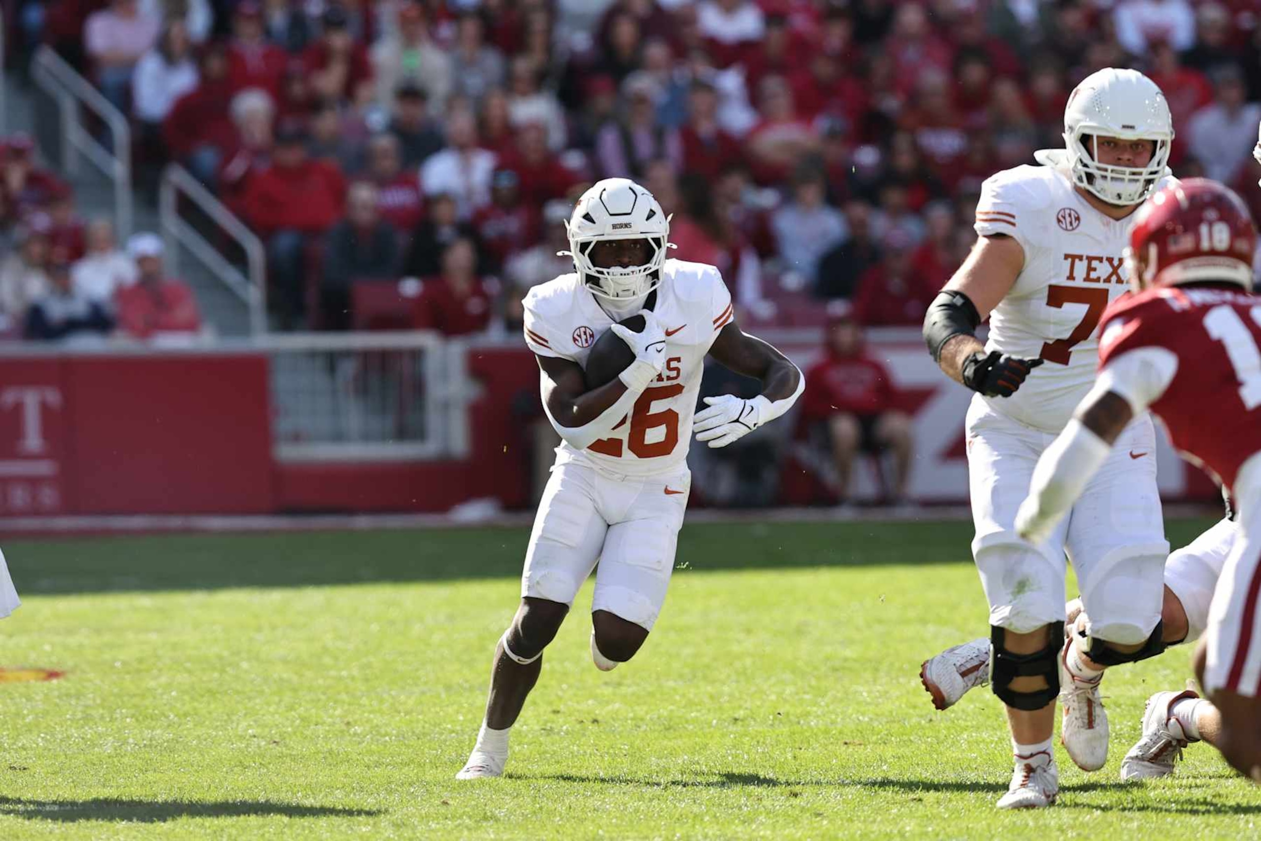 FAYETTEVILLE, AR - NOVEMBER 16: Texas Longhorns running back Quintrevion Wisner (26) runs the ball in the game between the Texas Longhorns and the Arkansas Razorbacks at Donald W. Reynolds Stadium in Fayetteville, AR on November 16, 2024 (Photo by John Bunch/Icon Sportswire via Getty Images)