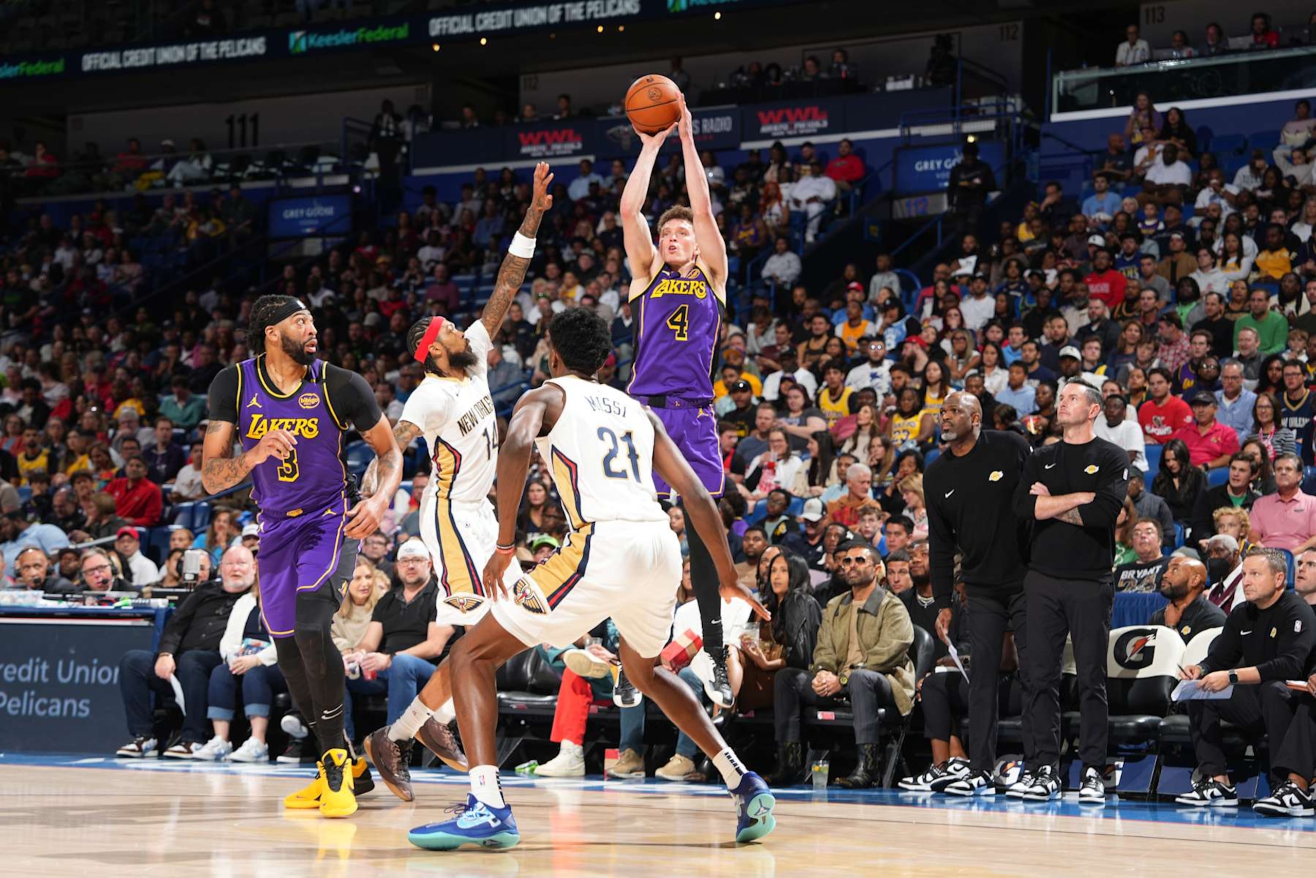 NEW ORLEANS, LA - NOVEMBER 16: Dalton Knecht #4 of the Los Angeles Lakers shoots the ball during the game against the New Orleans Pelicans on November 16, 2024 at the Smoothie King Center in New Orleans, Louisiana. NOTE TO USER: User expressly acknowledges and agrees that, by downloading and or using this Photograph, user is consenting to the terms and conditions of the Getty Images License Agreement. Mandatory Copyright Notice: Copyright 2024 NBAE (Photo by Jesse D. Garrabrant/NBAE via Getty Images)