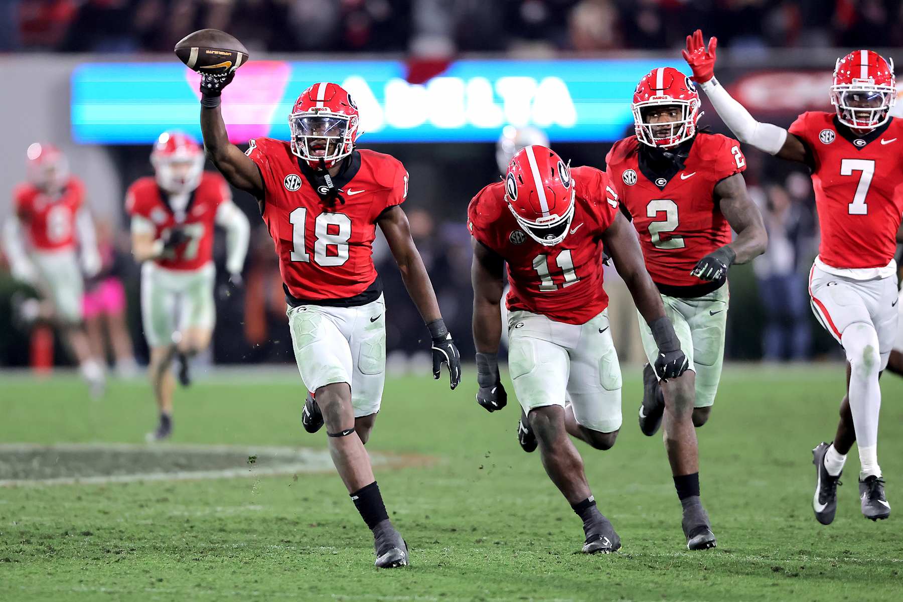 ATHENS, GA - NOVEMBER 16: Georgia Bulldogs linebacker Chris Cole (18) celebrates after recovering a fumble with less than 90 seconds left in the Saturday evening college football game between the Tennessee Volunteers and the Georgia Bulldogs on November 16, 2024 on Dooley Field at Sanford Stadium in Athens, GA.  (Photo by David J. Griffin/Icon Sportswire via Getty Images)