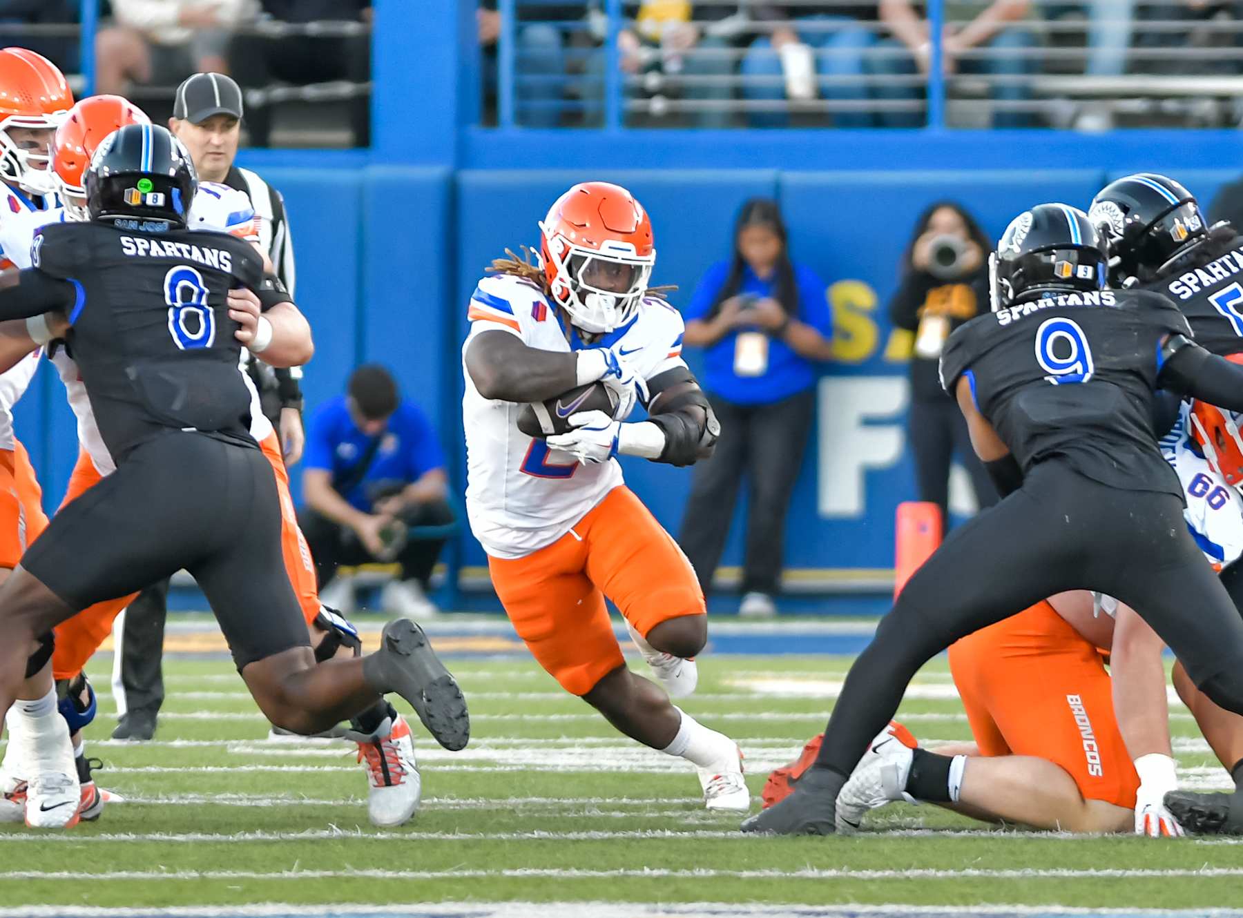 SAN JOSE, CA - NOVEMBER 16: Boise State Broncos running back Ashton Jeanty (2) moves through a gap during the game between the San Jose Spartans and the Boise State Broncos on Saturday, November 16, 2024 at the CEFCU Stadium in San Jose, California. (Photo by Douglas Stringer/Icon Sportswire via Getty Images)