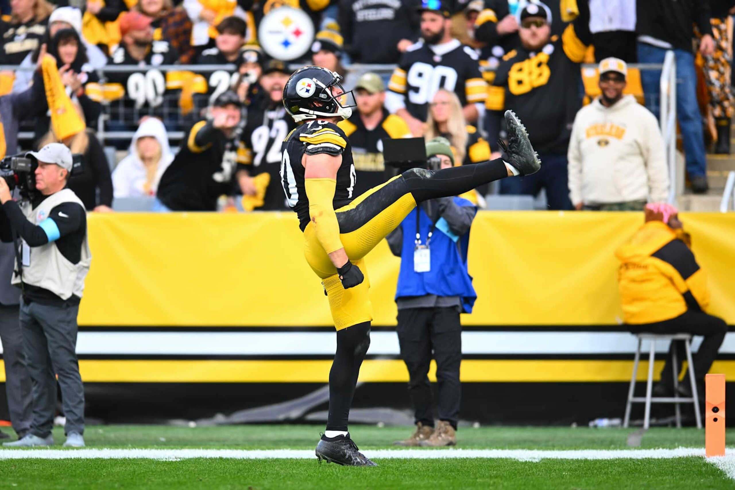PITTSBURGH, PENNSYLVANIA - NOVEMBER 17: T.J. Watt #90 of the Pittsburgh Steelers celebrates after a third down stop in the fourth quarter of a game against the Baltimore Ravens at Acrisure Stadium on November 17, 2024 in Pittsburgh, Pennsylvania. (Photo by Joe Sargent/Getty Images) PITTSBURGH, PENNSYLVANIA - NOVEMBER 17: T.J. Watt #90 of the Pittsburgh Steelers celebrates after a third down stop in the fourth quarter of a game against the Baltimore Ravens at Acrisure Stadium on November 17, 2024 in Pittsburgh, Pennsylvania. (Photo by Joe Sargent/Getty Images)