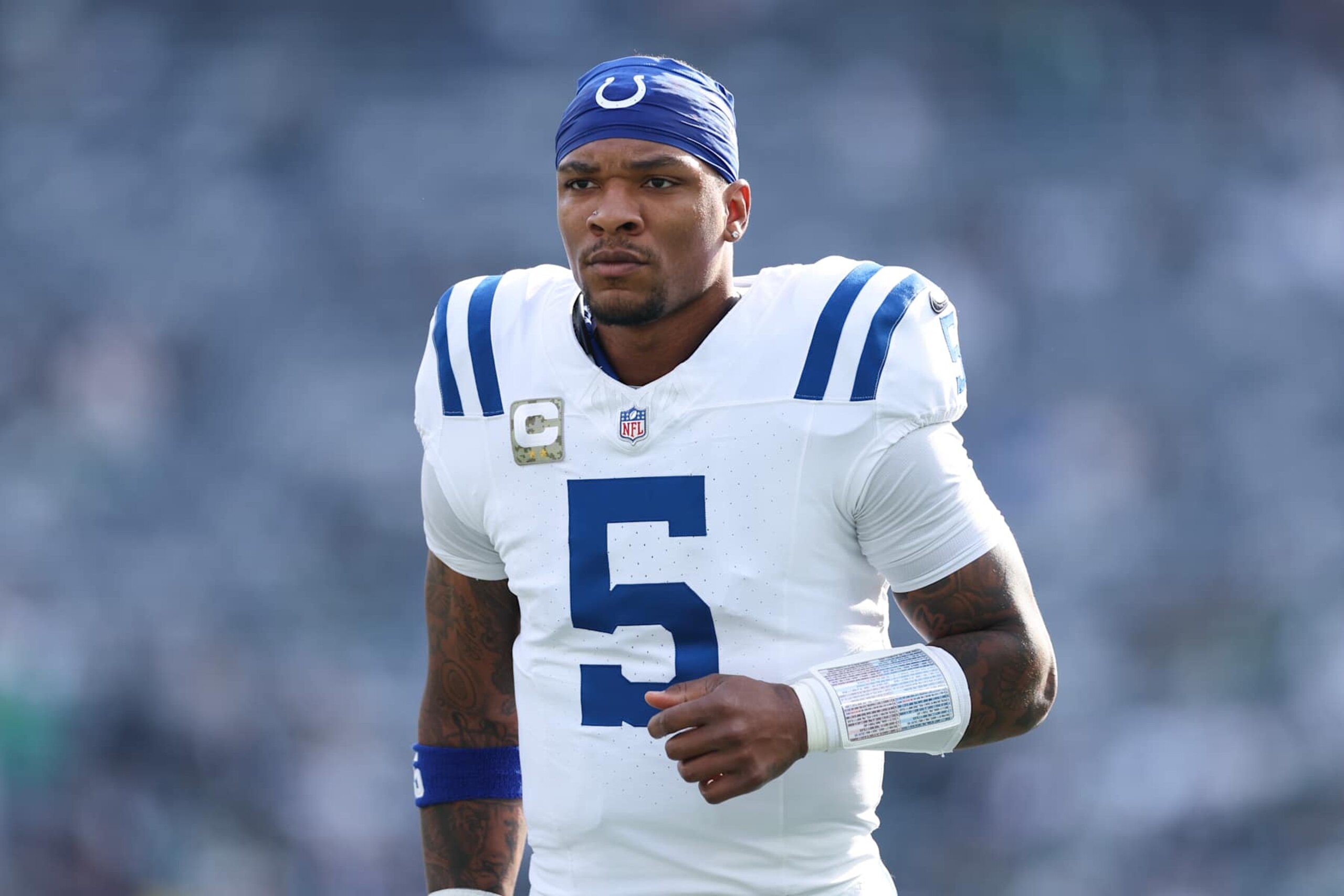 EAST RUTHERFORD, NEW JERSEY - NOVEMBER 17: Anthony Richardson #5 of the Indianapolis Colts warms up prior to a game against the New York Jets at MetLife Stadium on November 17, 2024 in East Rutherford, New Jersey. (Photo by Luke Hales/Getty Images)