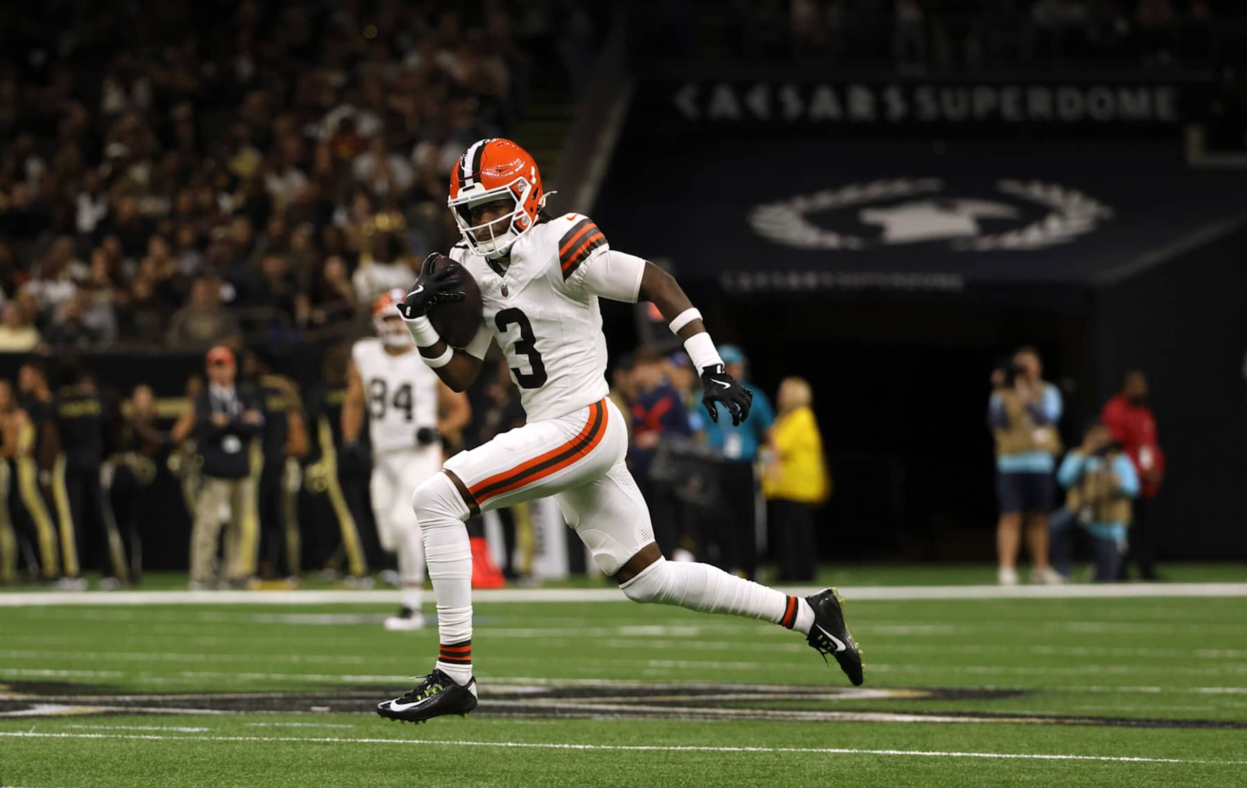 NEW ORLEANS, LOUISIANA - NOVEMBER 17: Jerry Jeudy #3 of the Cleveland Browns runs after a catch for a touchdown against the New Orleans Saints during the first half of a game at the Caesars Superdome on November 17, 2024 in New Orleans, Louisiana. (Photo by Derick E. Hingle/Getty Images)