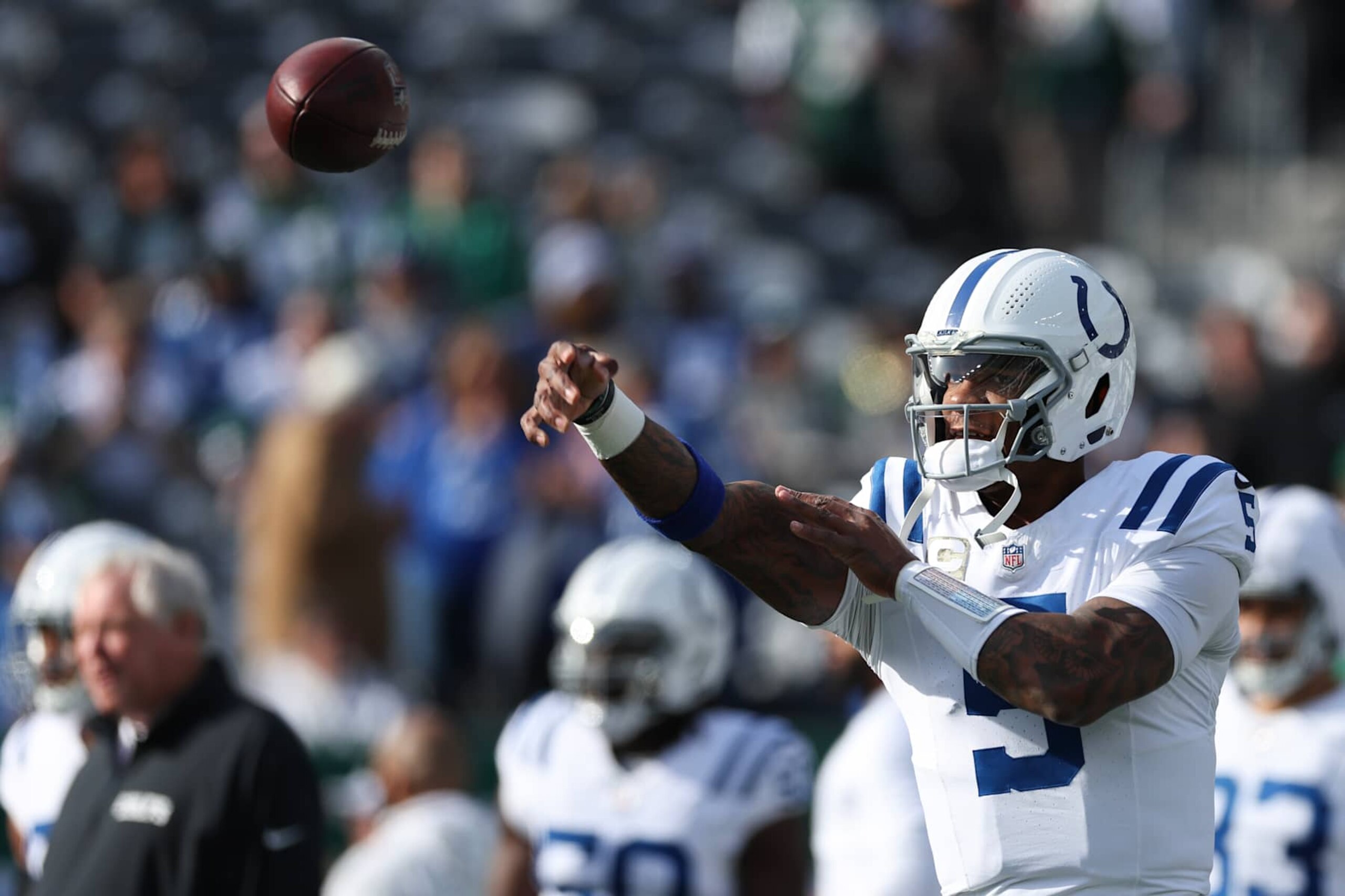EAST RUTHERFORD, NEW JERSEY - NOVEMBER 17: Anthony Richardson #5 of the Indianapolis Colts warms up prior to a game against the New York Jets at MetLife Stadium on November 17, 2024 in East Rutherford, New Jersey. (Photo by Luke Hales/Getty Images)
