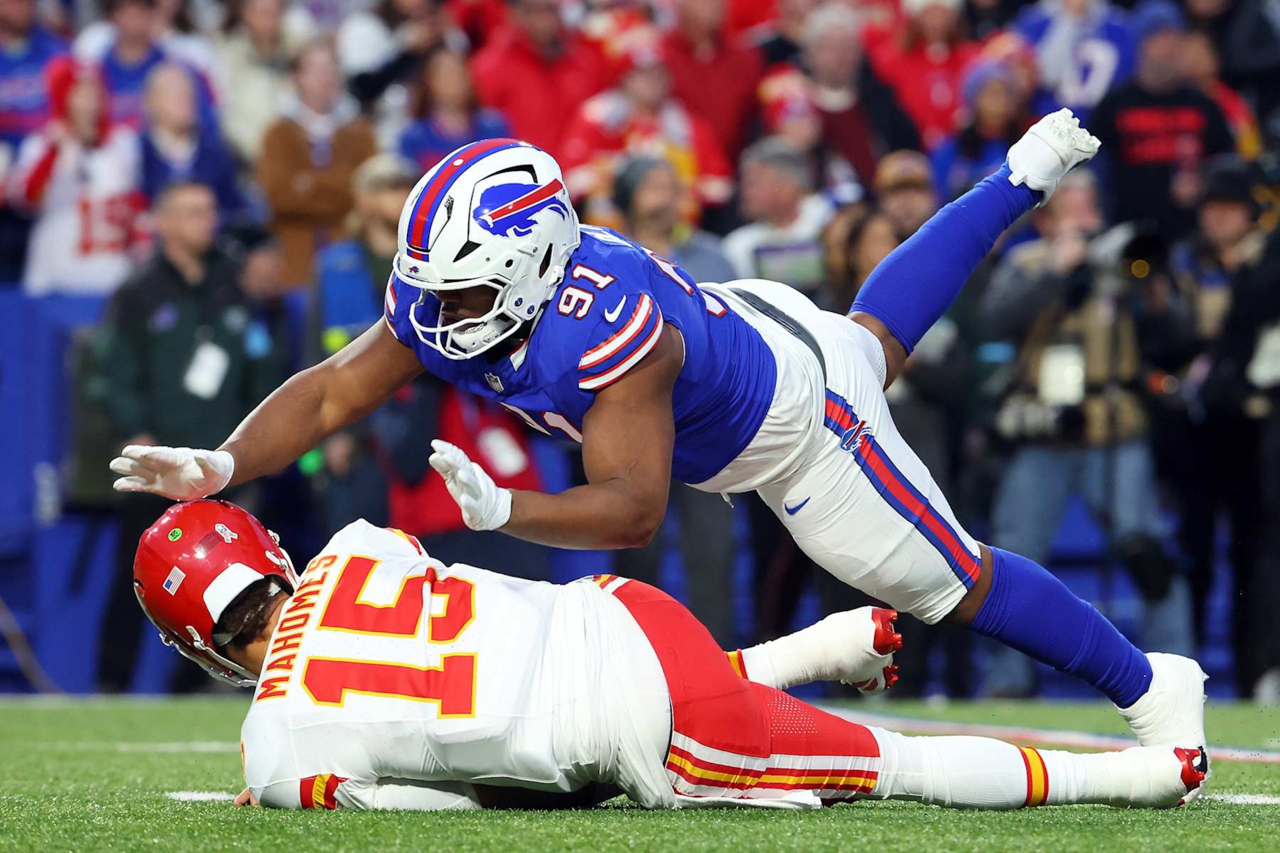 ORCHARD PARK, NEW YORK - NOVEMBER 17: Ed Oliver #91 of the Buffalo Bills hits Patrick Mahomes #15 of the Kansas City Chiefs after the throw during the first quarter at Highmark Stadium on November 17, 2024 in Orchard Park, New York. (Photo by Timothy T Ludwig/Getty Images)