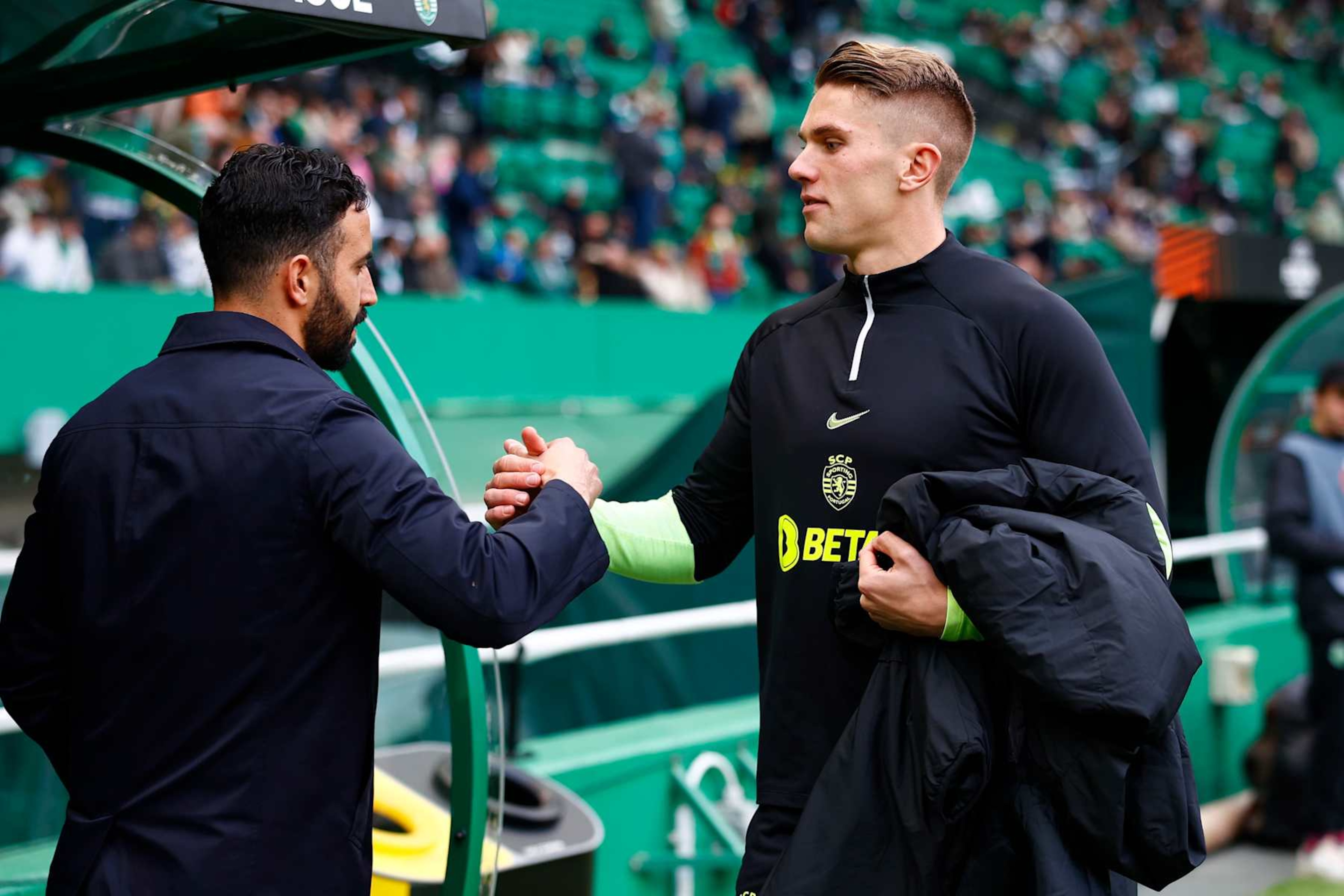 LISBON, PORTUGAL - MARCH 6: Ruben Amorim of Sporting CP, Viktor Gyokeres of Sporting CP gestures during the UEFA Europa League 2023/24 round of 16 first leg match between Sporting CP and Atalanta at Estadio Jose Alvalade on March 6, 2024 in Lisbon, Portugal. (Photo by Joao Rico/DeFodi Images via Getty Images) LISBON, PORTUGAL - MARCH 6: Ruben Amorim of Sporting CP, Viktor Gyokeres of Sporting CP gestures during the UEFA Europa League 2023/24 round of 16 first leg match between Sporting CP and Atalanta at Estadio Jose Alvalade on March 6, 2024 in Lisbon, Portugal. (Photo by Joao Rico/DeFodi Images via Getty Images)