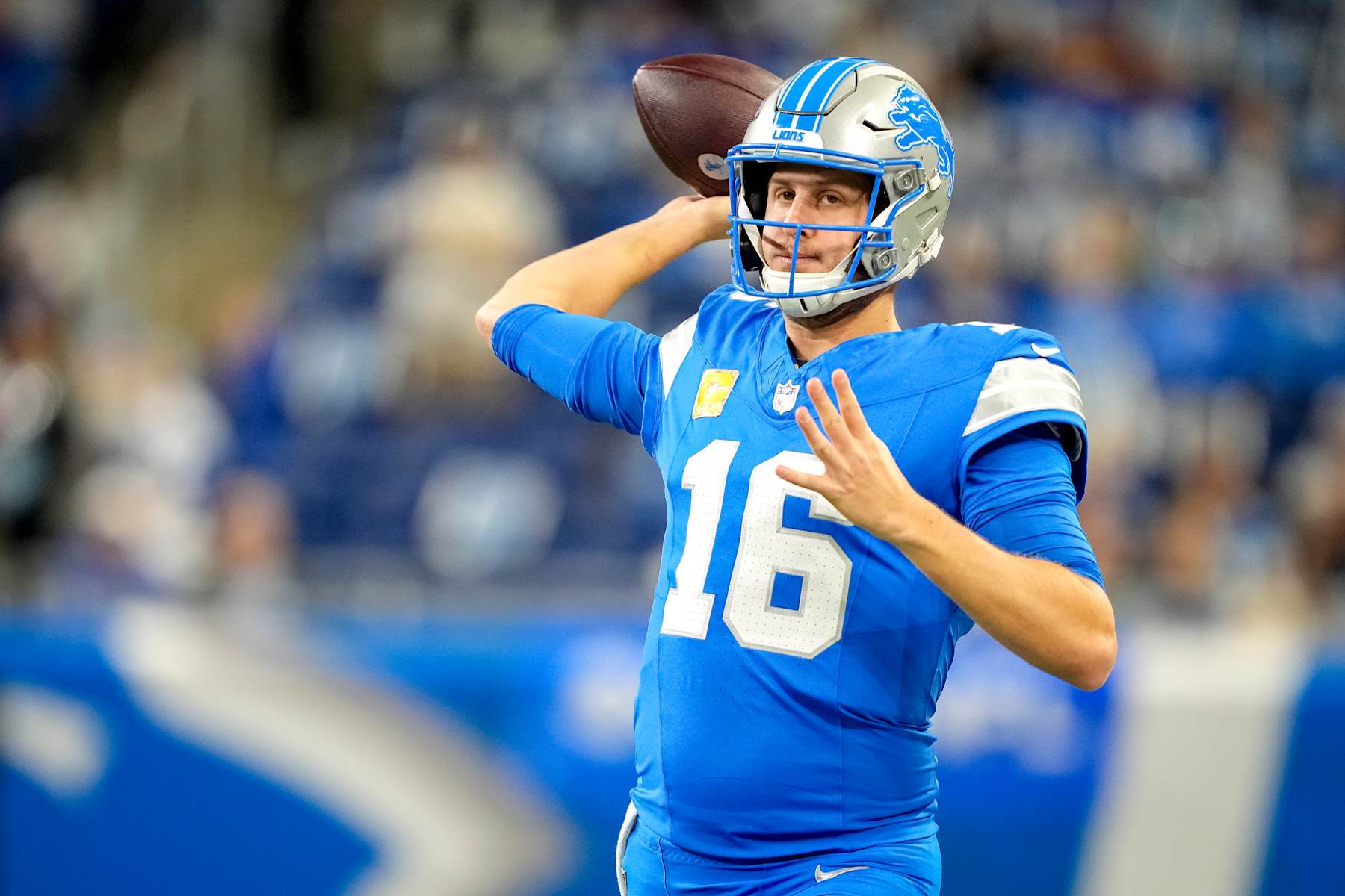 DETROIT, MICHIGAN - NOVEMBER 17: Jared Goff #16 of the Detroit Lions throws the football before the game against the Jacksonville Jaguars at Ford Field on November 17, 2024 in Detroit, Michigan. (Photo by Nic Antaya/Getty Images)