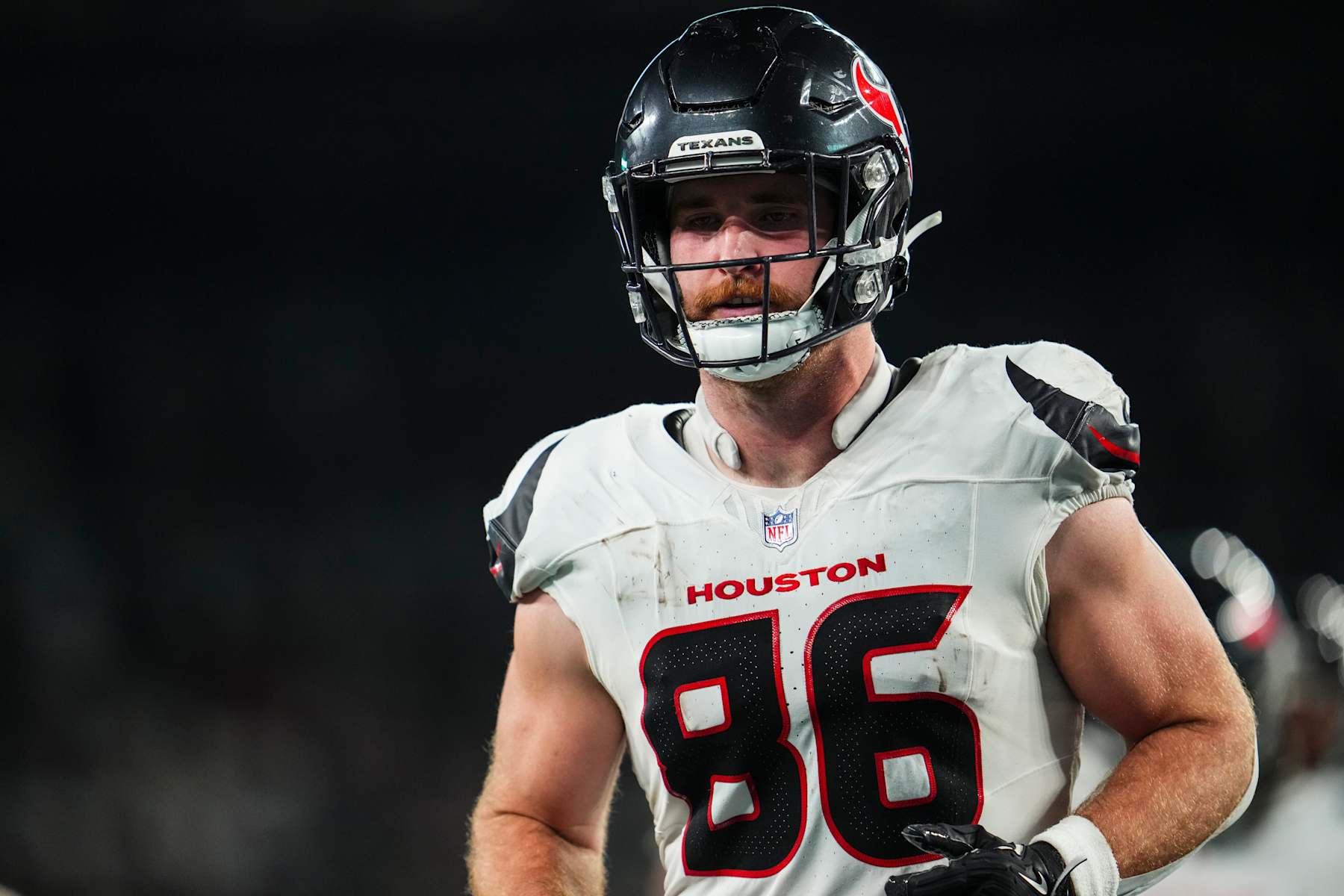 EAST RUTHERFORD, NJ - OCTOBER 31: Dalton Schultz #86 of the Houston Texans runs across the field during an NFL football game against the New York Jets at MetLife Stadium on October 31, 2024 in East Rutherford, New Jersey. (Photo by Cooper Neill/Getty Images)