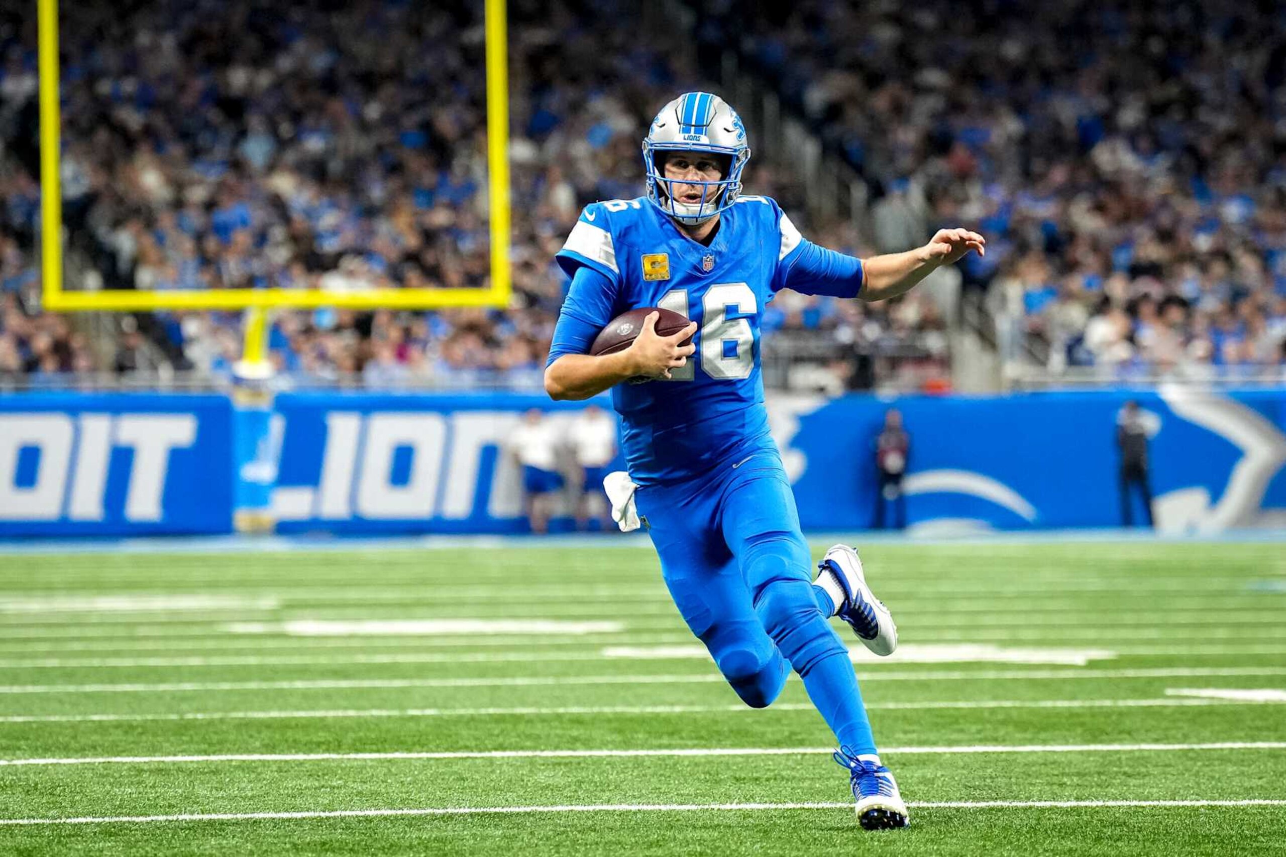 DETROIT, MICHIGAN - NOVEMBER 17: Jared Goff #16 of the Detroit Lions runs in action against the Jacksonville Jaguars at Ford Field on November 17, 2024 in Detroit, Michigan. (Photo by Nic Antaya/Getty Images)