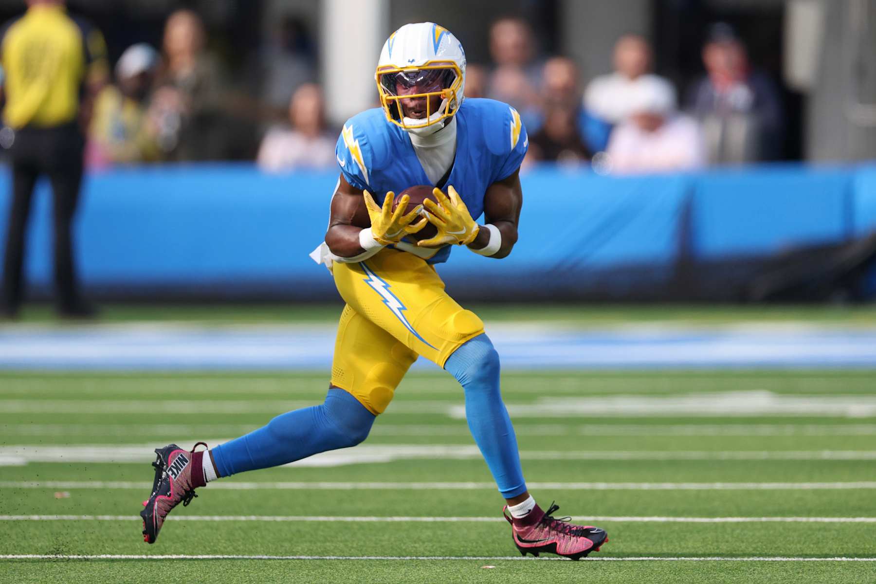 INGLEWOOD, CALIFORNIA - NOVEMBER 10: Joshua Palmer #5 of the Los Angeles Chargers catches a pass in the second quarter of a game against the Tennessee Titans at SoFi Stadium on November 10, 2024 in Inglewood, California. (Photo by Harry How/Getty Images)