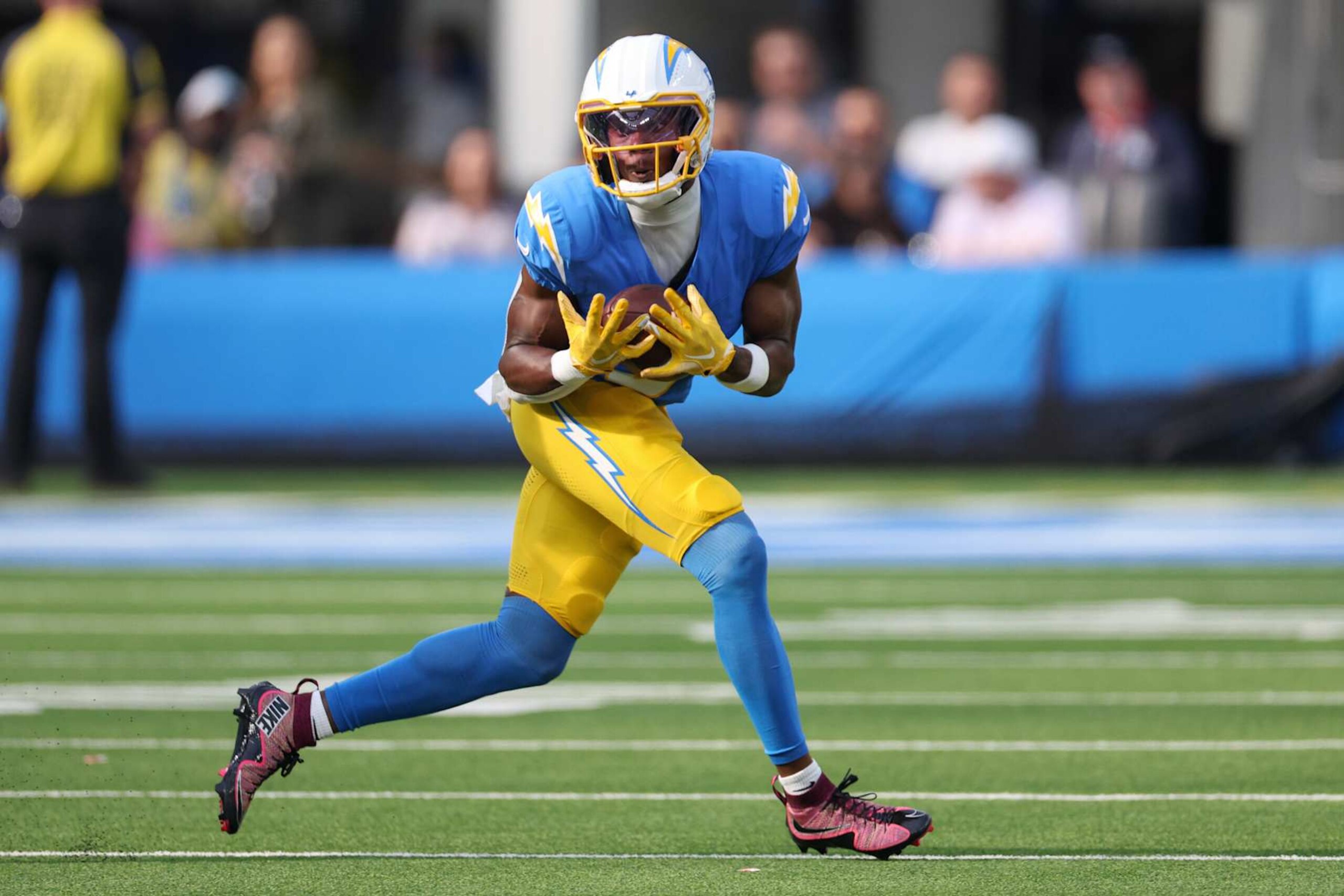 INGLEWOOD, CALIFORNIA - NOVEMBER 10: Joshua Palmer #5 of the Los Angeles Chargers catches a pass in the second quarter of a game against the Tennessee Titans at SoFi Stadium on November 10, 2024 in Inglewood, California. (Photo by Harry How/Getty Images)