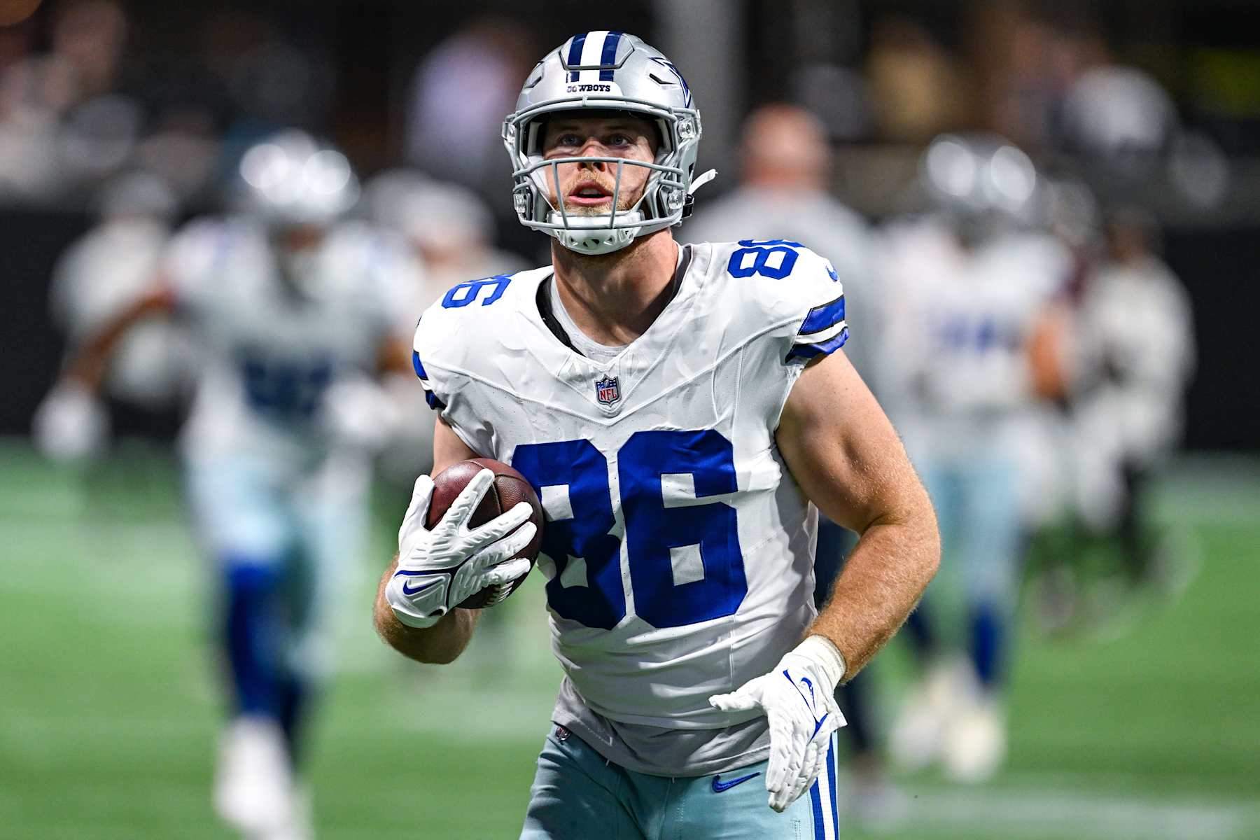 ATLANTA, GA  NOVEMBER 03:  Dallas tight end Luke Schoonmaker (86) warms up prior to the start of the NFL game between the Dallas Cowboys and the Atlanta Falcons on November 3rd, 2024 at Mercedes-Benz Stadium in Atlanta, GA.  (Photo by Rich von Biberstein/Icon Sportswire via Getty Images)