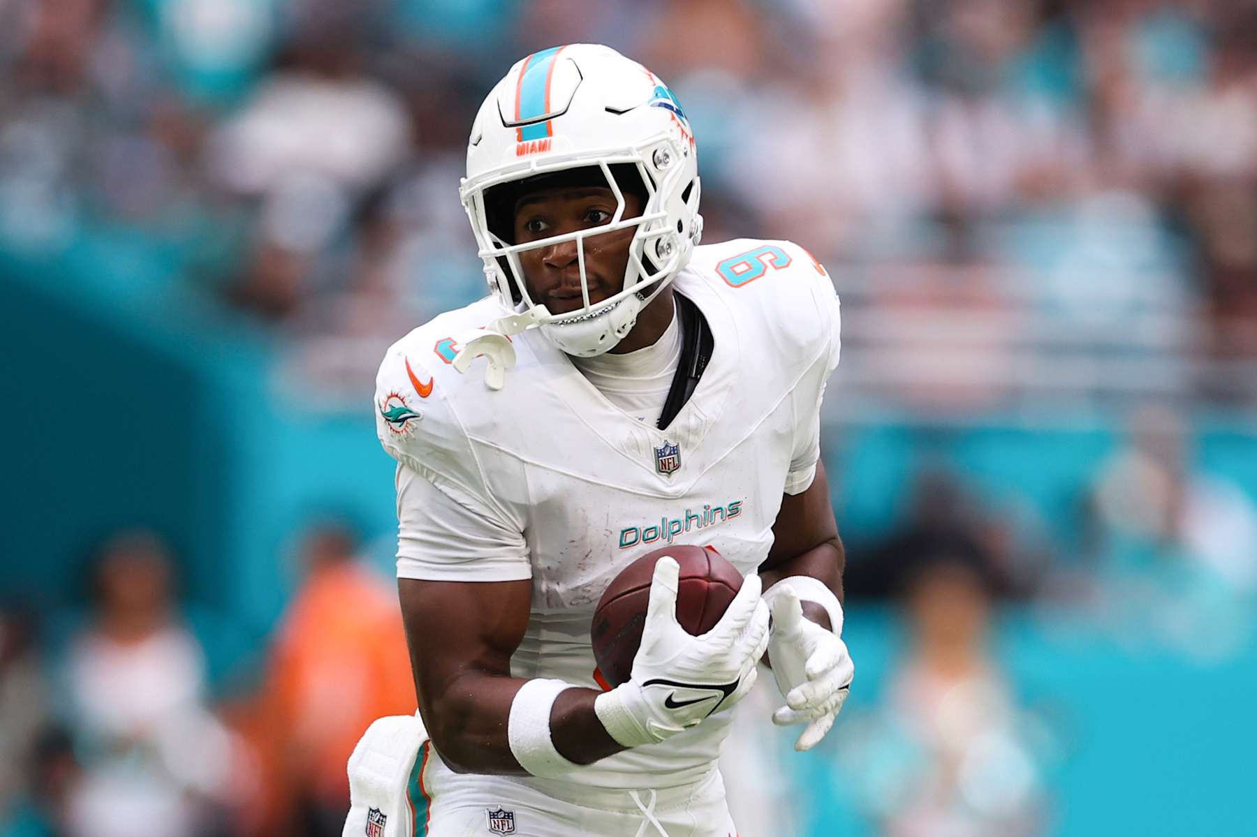 Dolphins TE Jonnu Smith Dolphins TE Jonnu Smith