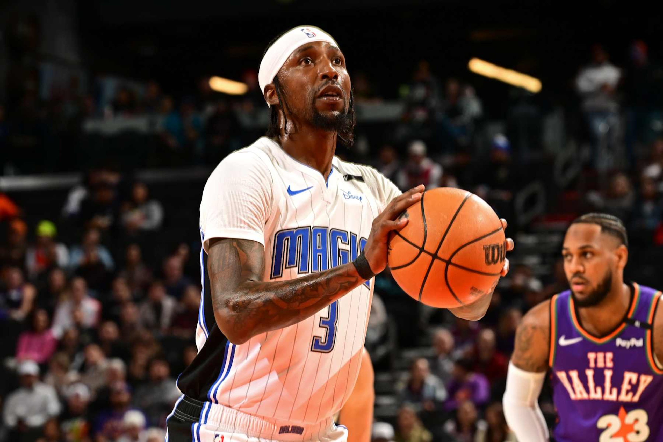 PHOENIX, AZ - NOVEMBER 18: Kentavious Caldwell-Pope #3 of the Orlando Magic prepares to shoot a free throw during the game against the Phoenix Suns on November 18, 2024 at Footprint Center in Phoenix, Arizona. NOTE TO USER: User expressly acknowledges and agrees that, by downloading and or using this photograph, user is consenting to the terms and conditions of the Getty Images License Agreement. Mandatory Copyright Notice: Copyright 2024 NBAE (Photo by Kate Frese/NBAE via Getty Images)