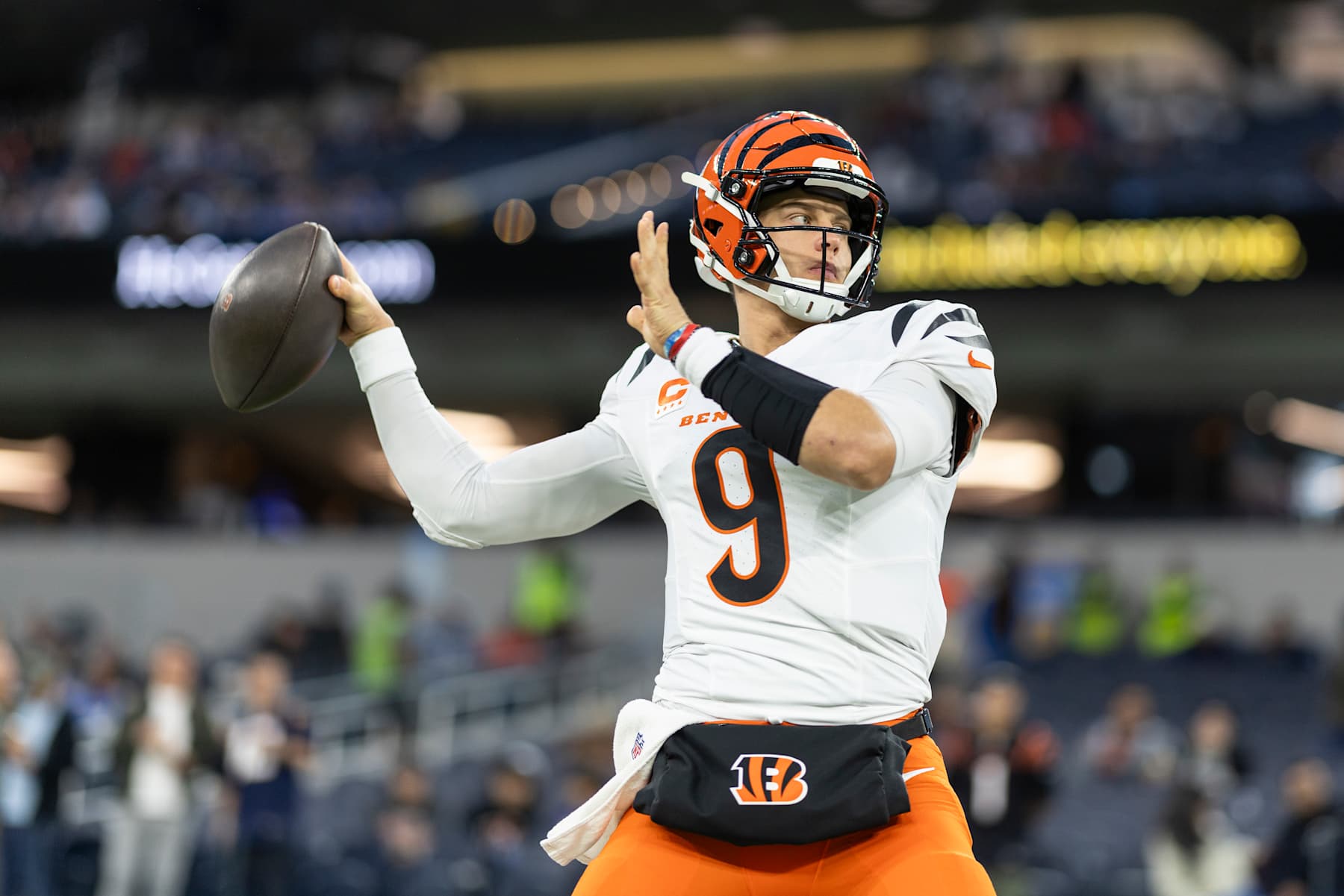 INGLEWOOD, CALIFORNIA - NOVEMBER 17: Joe Burrow #9 of the Cincinnati Bengals looks to pass during an NFL Football game against the Los Angeles Chargers at SoFi Stadium on November 17, 2024 in Inglewood, California. (Photo by Michael Owens/Getty Images)