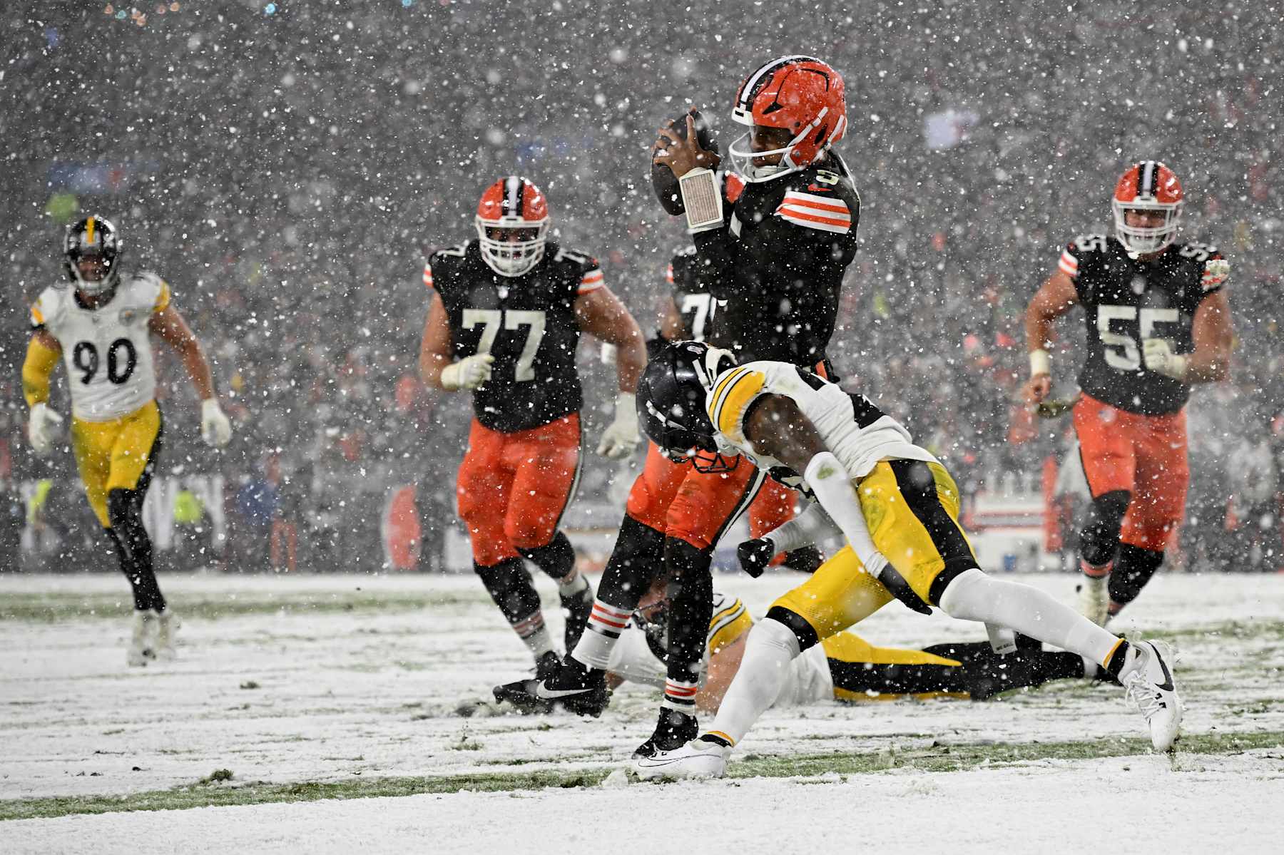CLEVELAND, OHIO - NOVEMBER 21: Jameis Winston #5 of the Cleveland Browns brakes a tackle to score a 2 yard touchdown against the Pittsburgh Steelers during the fourth quarter in the game at Huntington Bank Field on November 21, 2024 in Cleveland, Ohio. (Photo by Nick Cammett/Getty Images)