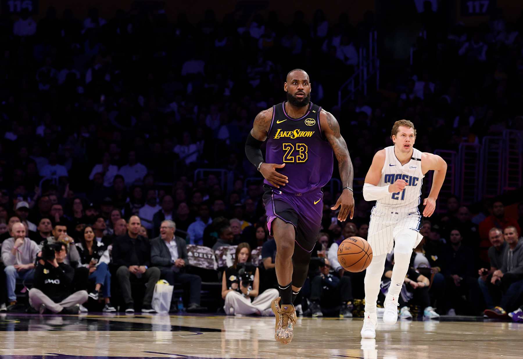 LOS ANGELES, CALIFORNIA - NOVEMBER 21:  LeBron James #23 of the Los Angeles Lakers at Crypto.com Arena on November 21, 2024 in Los Angeles, California.  NOTE TO USER: User expressly acknowledges and agrees that, by downloading and/or using this photograph, user is consenting to the terms and conditions of the Getty Images License Agreement. (Photo by Ronald Martinez/Getty Images)