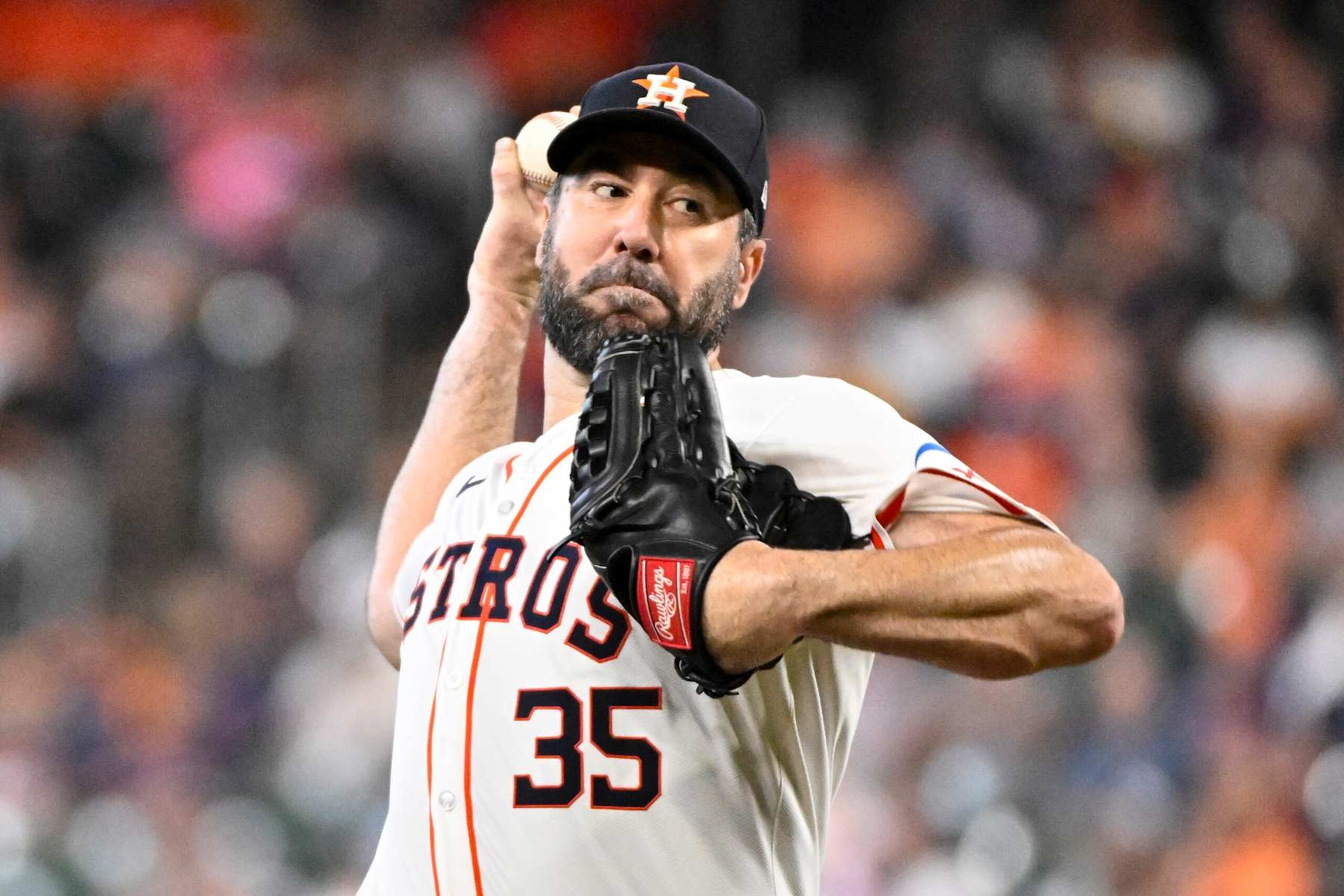 HOUSTON, TX - AUGUST 21: Justin Verlander #35 of the Houston Astros pitches during the game between the Boston Red Sox and the Houston Astros at Minute Maid Park on Wednesday, August 21, 2024 in Houston, Texas. (Photo by Logan Riely/MLB Photos via Getty Images)