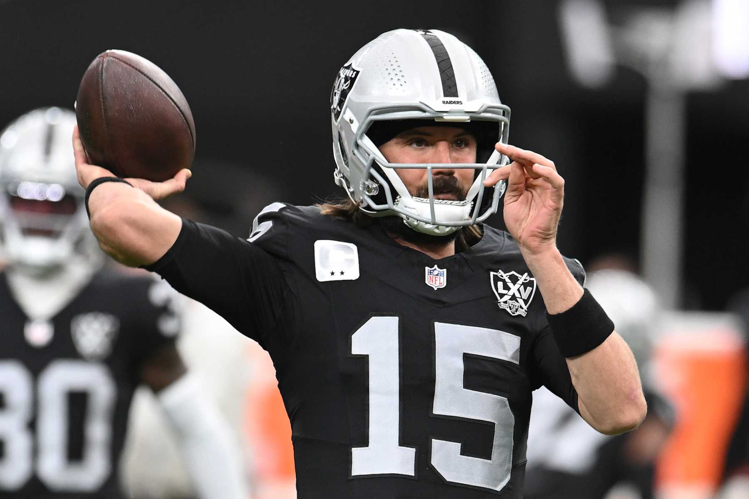 LAS VEGAS, NEVADA - NOVEMBER 24: Gardner Minshew #15 of the Las Vegas Raiders warms up prior to a game against the Denver Broncos at Allegiant Stadium on November 24, 2024 in Las Vegas, Nevada. (Photo by Candice Ward/Getty Images)