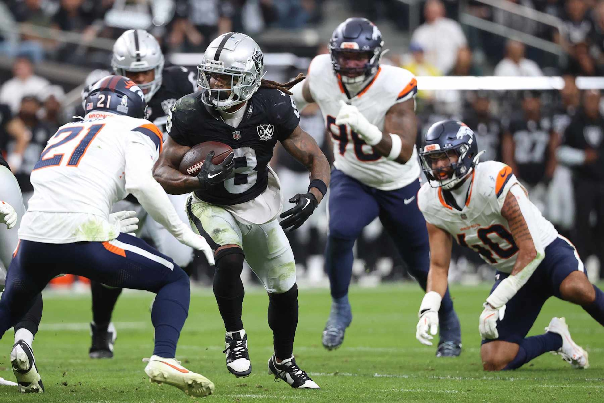 LAS VEGAS, NEVADA - NOVEMBER 24: Ameer Abdullah #8 of the Las Vegas Raiders runs with the ball during the second quarter against the Denver Broncos at Allegiant Stadium on November 24, 2024 in Las Vegas, Nevada. (Photo by Ian Maule/Getty Images)