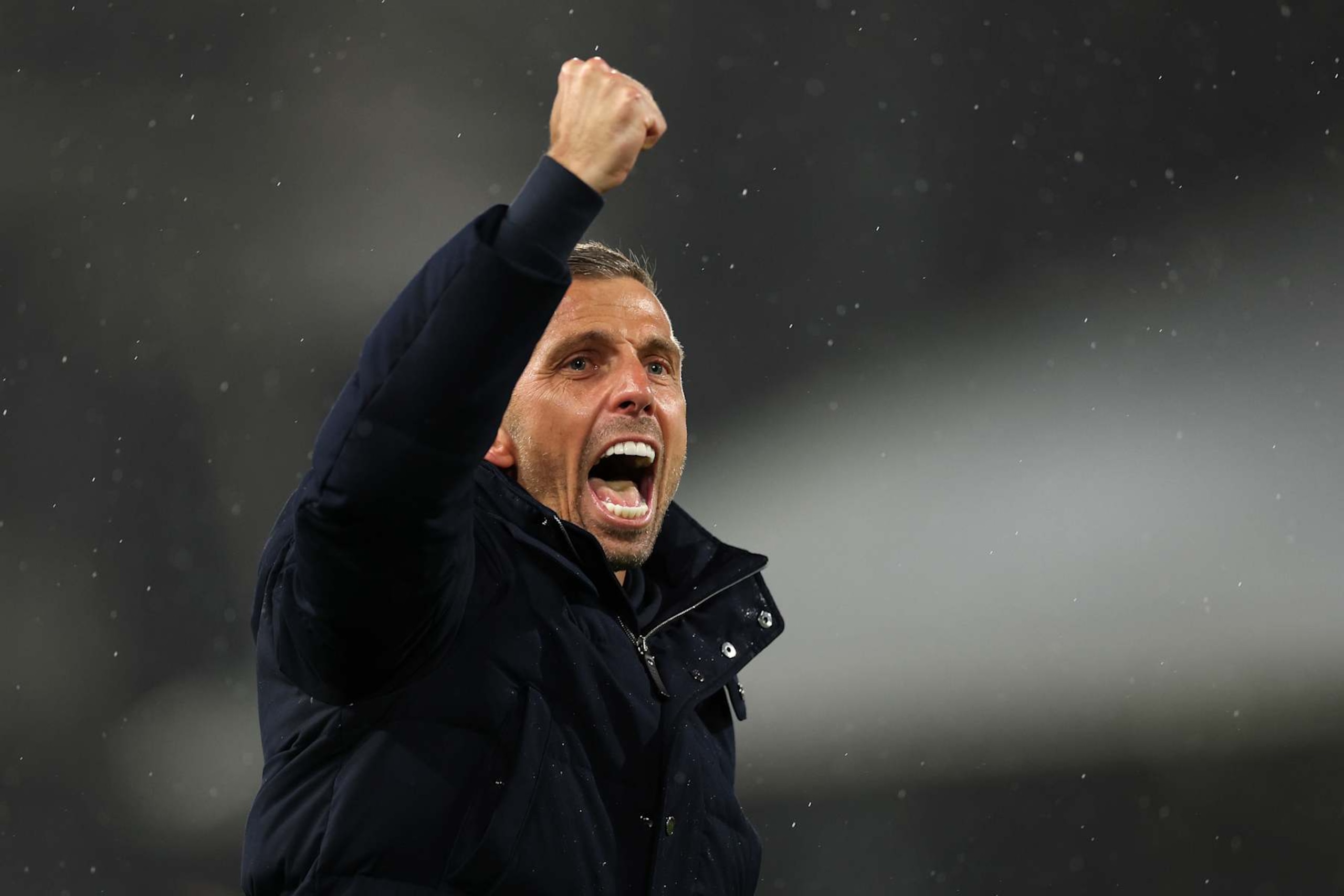 LONDON, ENGLAND - NOVEMBER 23: Gary O'Neil, Manager of Wolverhampton Wanderers, celebrates the team's victory at full time  during the Premier League match between Fulham FC and Wolverhampton Wanderers FC at Craven Cottage on November 23, 2024 in London, England. (Photo by Richard Heathcote/Getty Images)