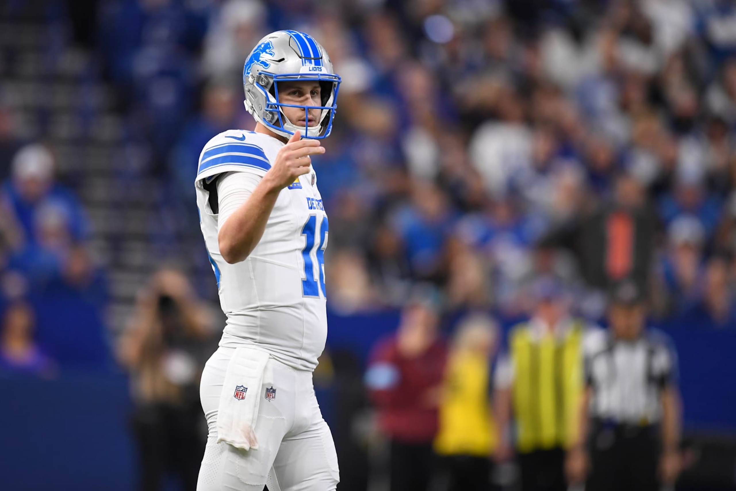 INDIANAPOLIS, IN - NOVEMBER 24: Detroit Lions Quarterback Jared Goff (16) sets up a play during the NFL football game between the Detroit Lions and the Indianapolis Colts on November 24, 2024, at Lucas Oil Stadium in Indianapolis, Indiana. (Photo by Michael Allio/Icon Sportswire via Getty Images)