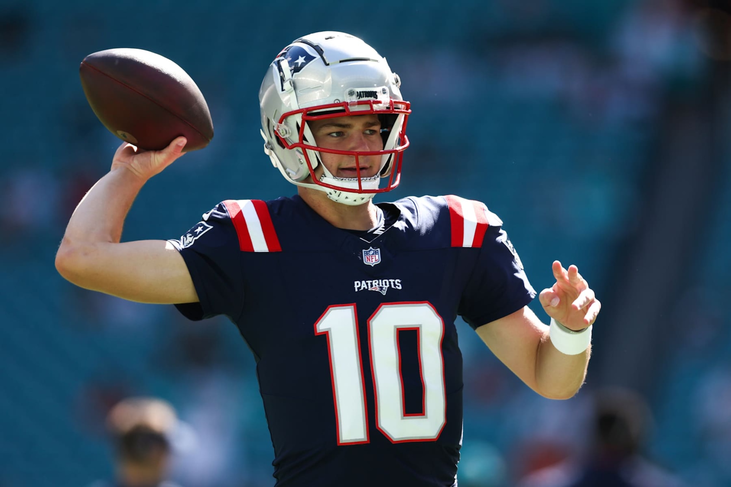 MIAMI GARDENS, FLORIDA - NOVEMBER 24: Drake Maye #10 of the New England Patriots warms up prior to playing the Miami Dolphins at Hard Rock Stadium on November 24, 2024 in Miami Gardens, Florida. (Photo by Megan Briggs/Getty Images)