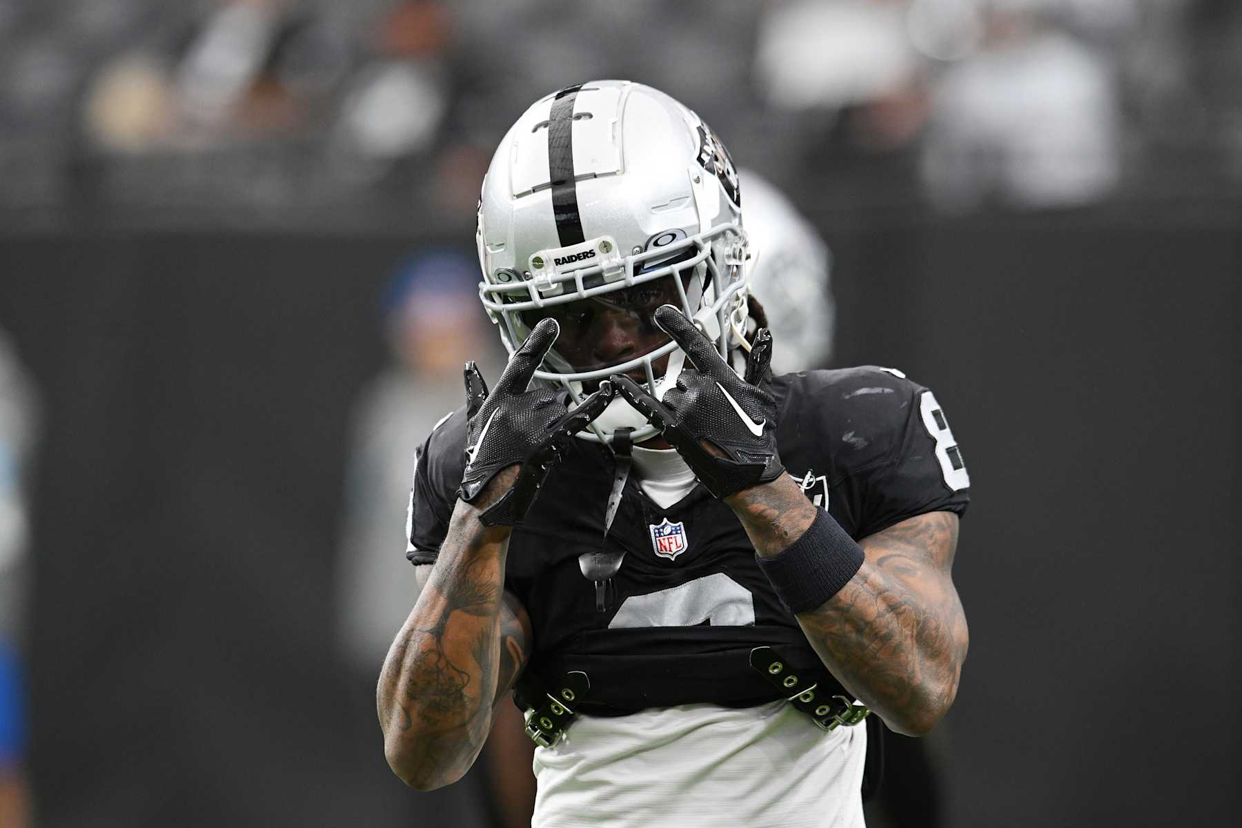 LAS VEGAS, NEVADA - NOVEMBER 24: Ameer Abdullah #8 of the Las Vegas Raiders warms up prior to a game against the Denver Broncos at Allegiant Stadium on November 24, 2024 in Las Vegas, Nevada. (Photo by Candice Ward/Getty Images)