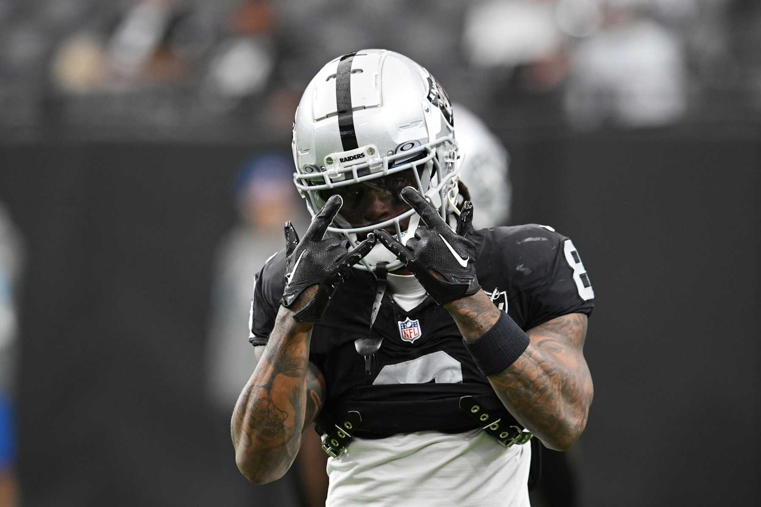 LAS VEGAS, NEVADA - NOVEMBER 24: Ameer Abdullah #8 of the Las Vegas Raiders warms up prior to a game against the Denver Broncos at Allegiant Stadium on November 24, 2024 in Las Vegas, Nevada. (Photo by Candice Ward/Getty Images)