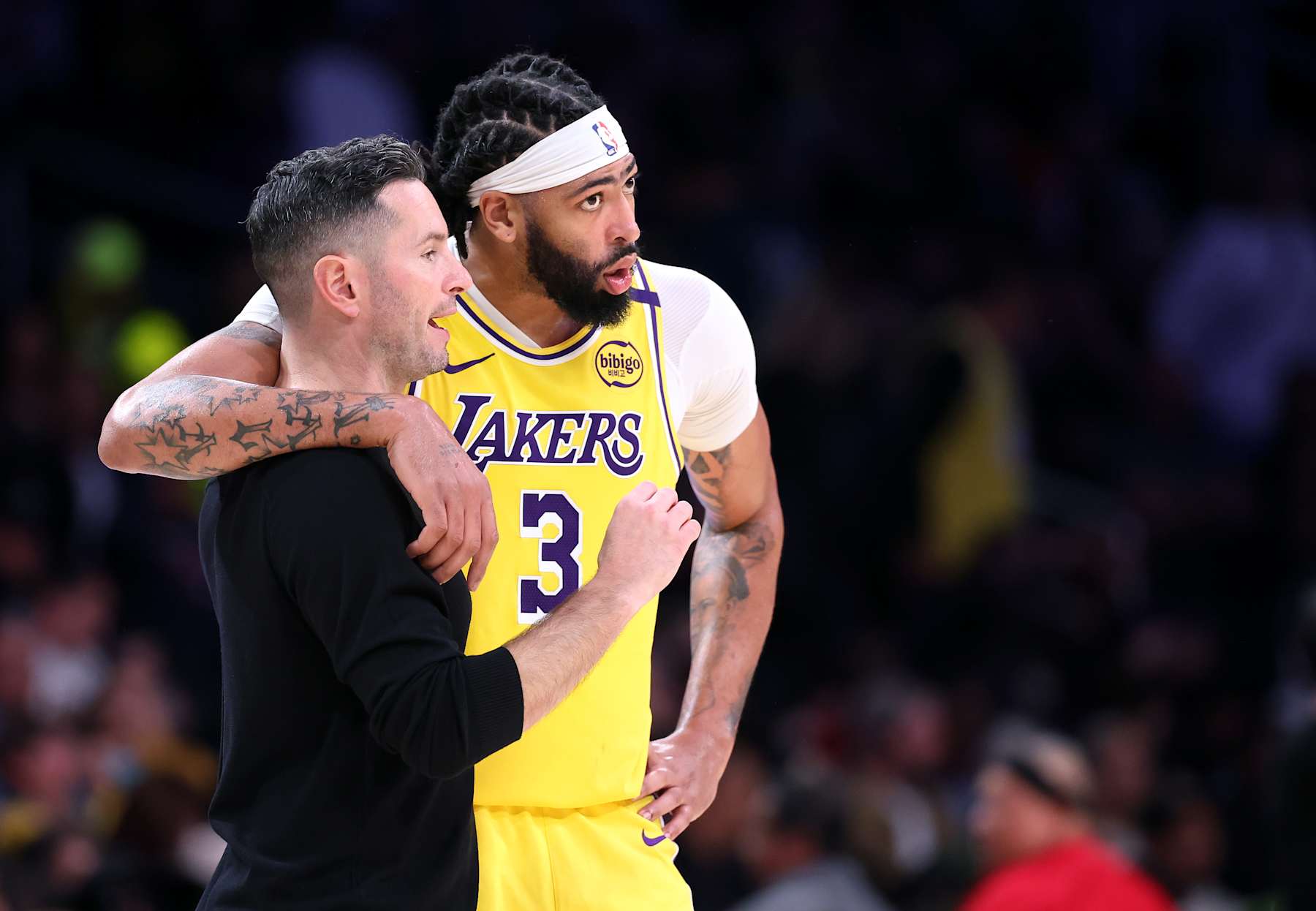 Los Angeles, California November 8, 2024-Lakers head coach JJ Redick and Anthony Davis during a game against the 76ers at Crypto.com Arena Friday. (Wally Skalij/Los Angeles Times via Getty Images)